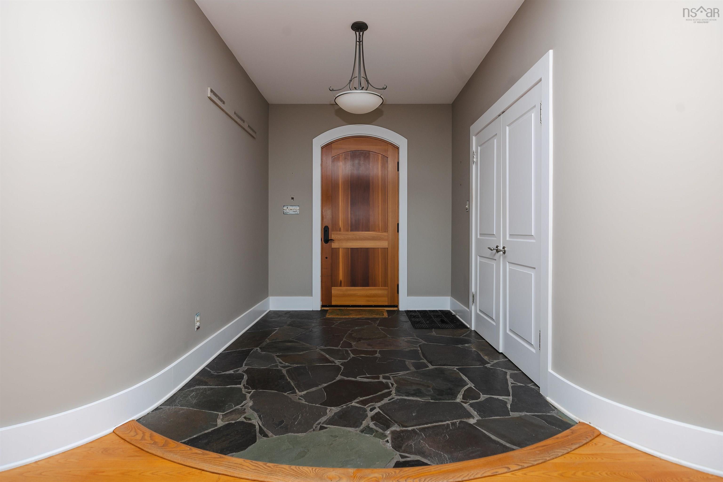 $1,319,000.00: 203 White Point Run, Northwest Cove