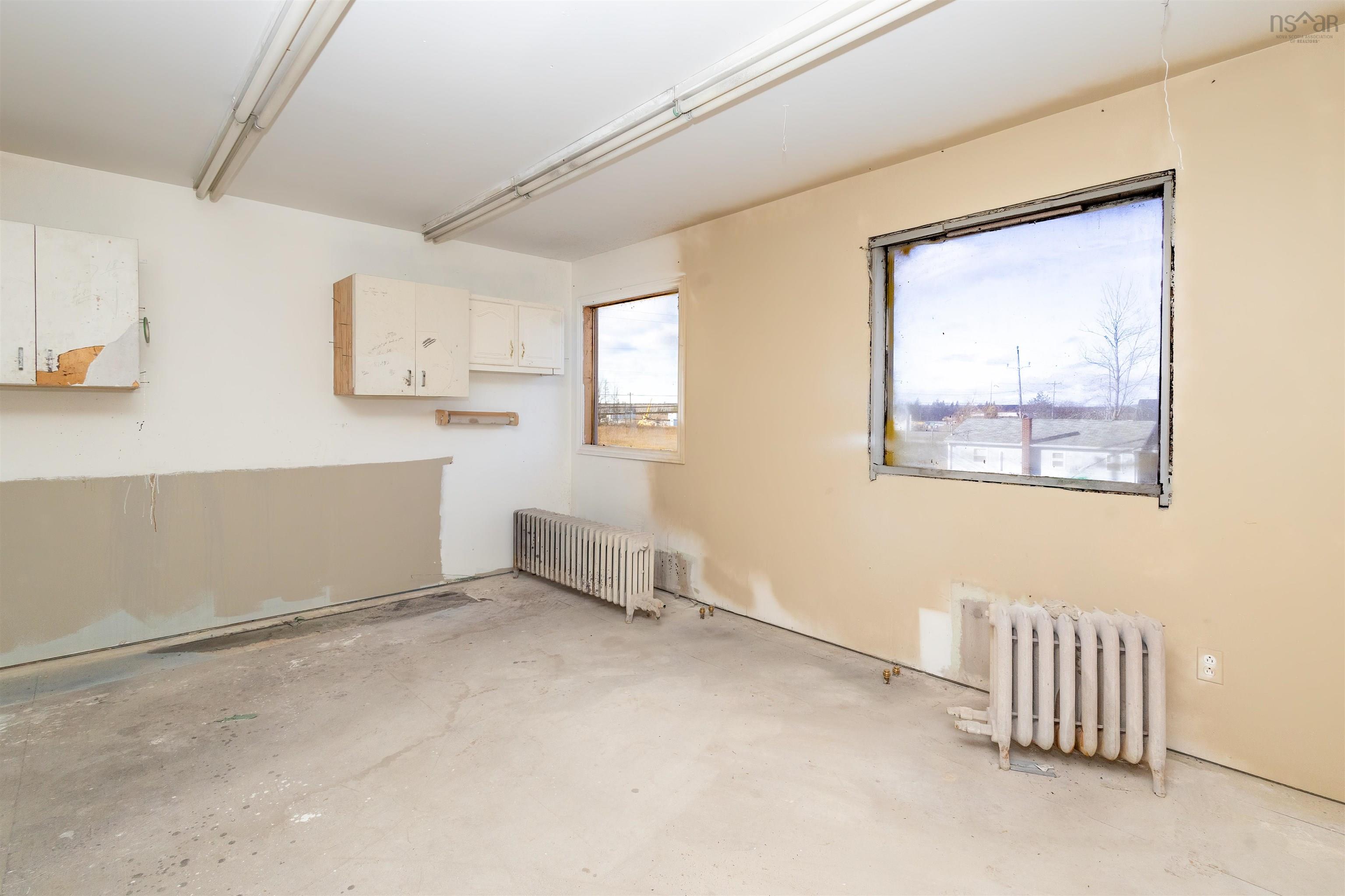 $369,000.00: 744 Keltic Drive, Point Edward