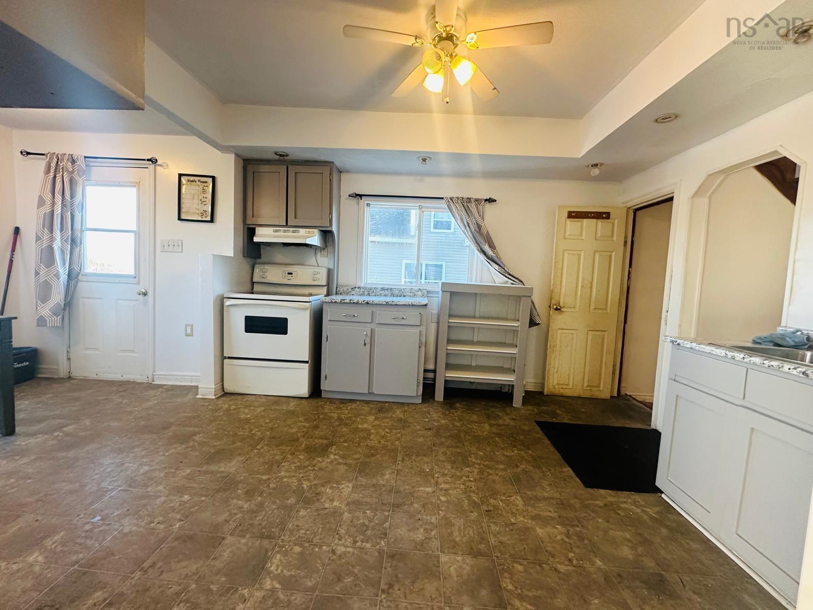 $154,900.00: 261 Lake Road, Glace Bay