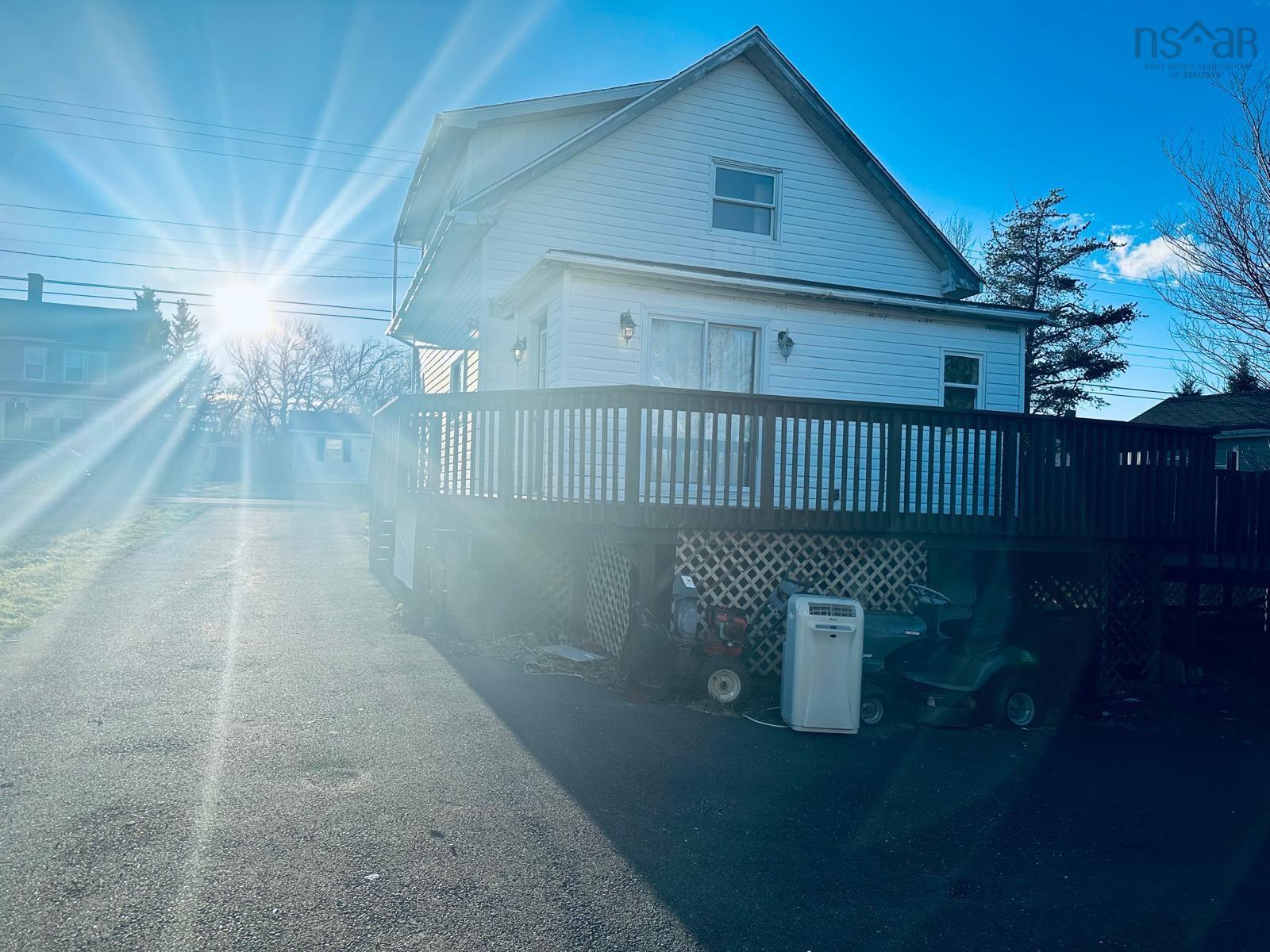 $154,900.00: 261 Lake Road, Glace Bay