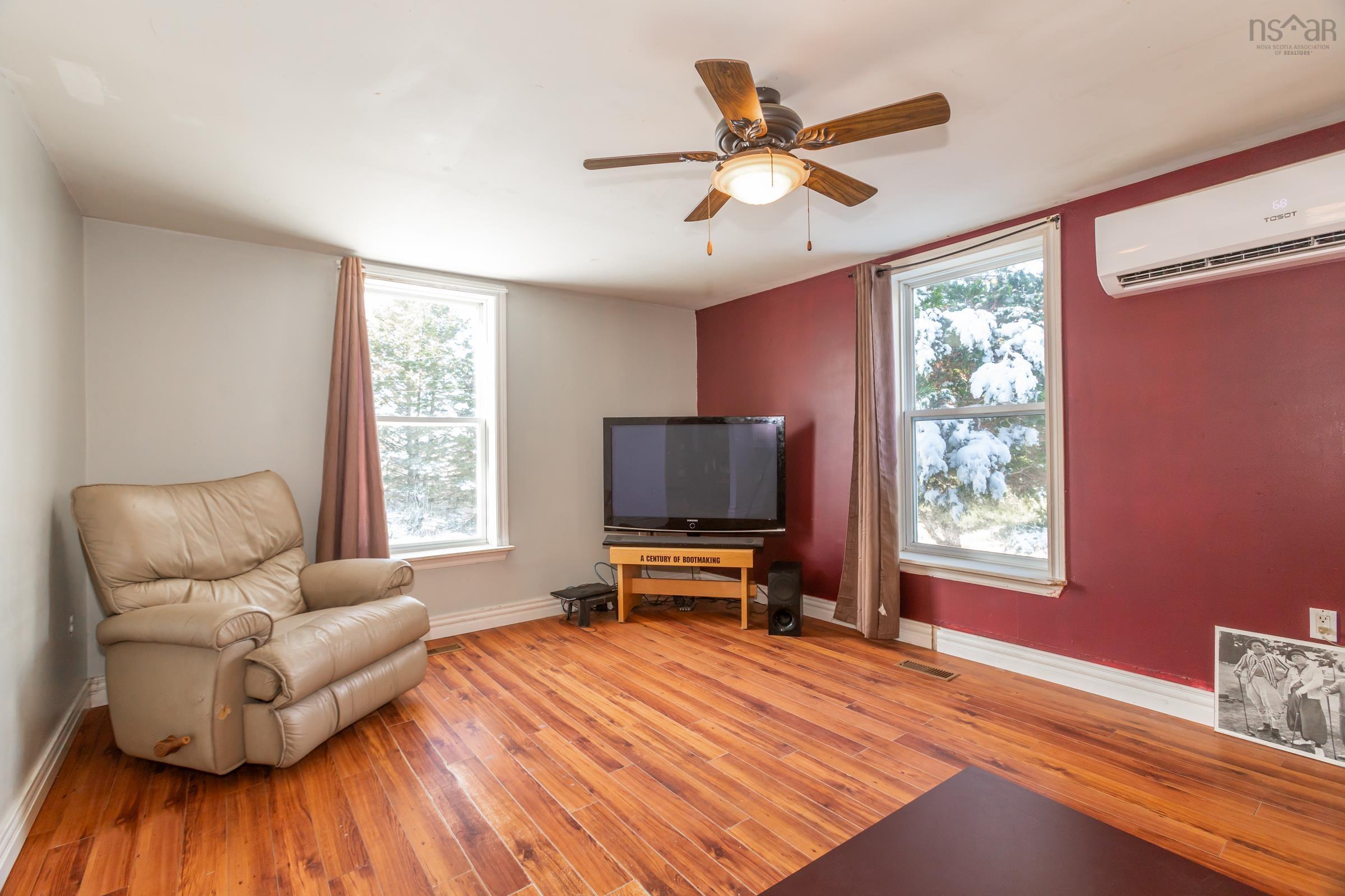 $249,900.00: 1302 Highway 201, Round Hill