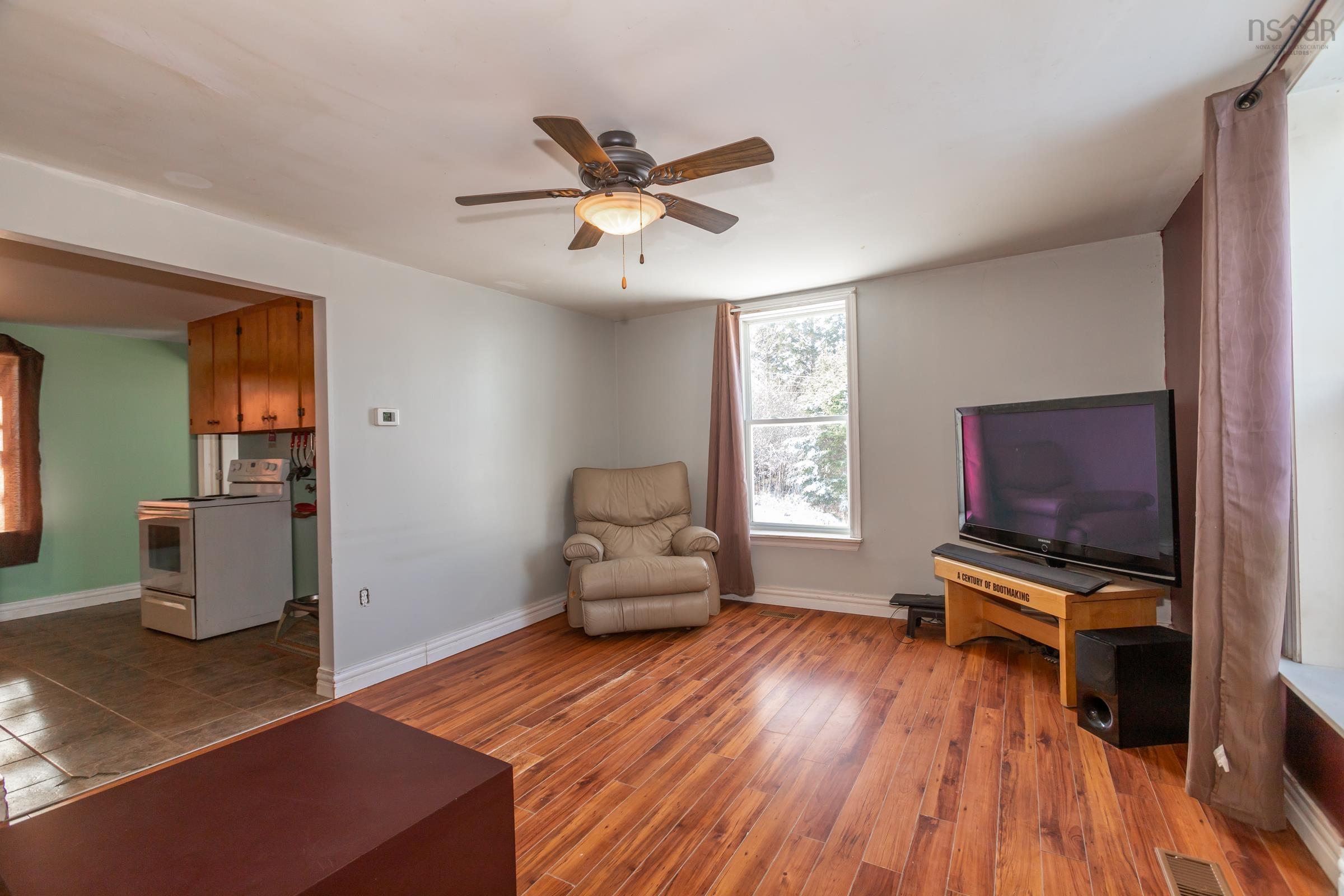 $249,900.00: 1302 Highway 201, Round Hill