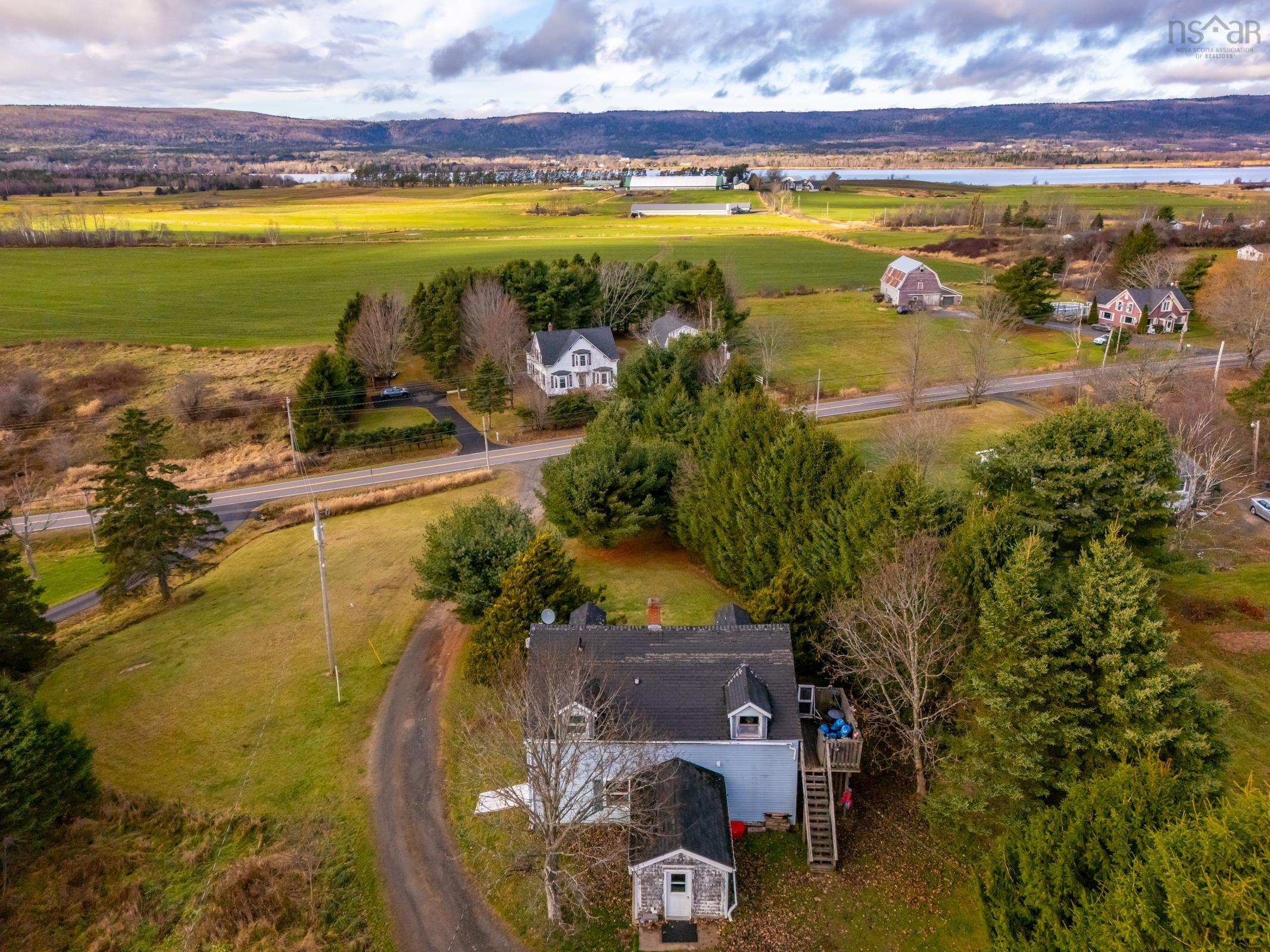 $249,900.00: 1302 Highway 201, Round Hill