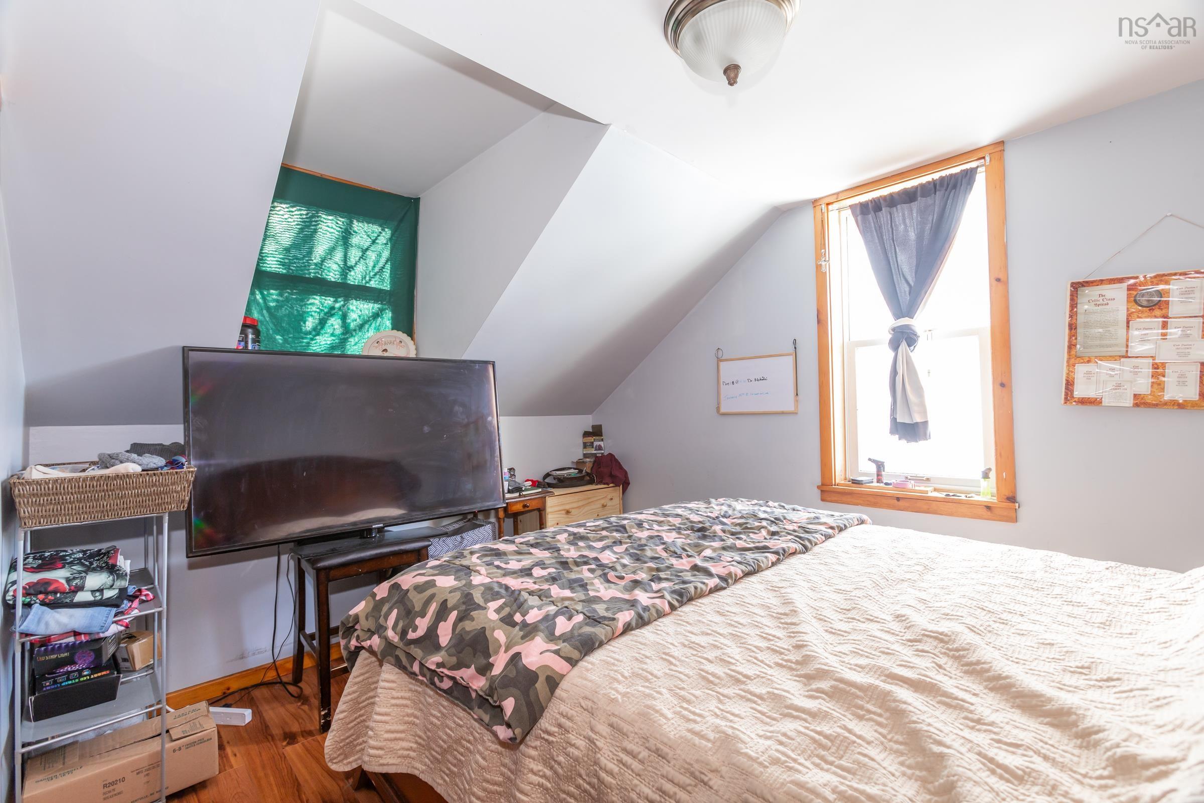 $249,900.00: 1302 Highway 201, Round Hill