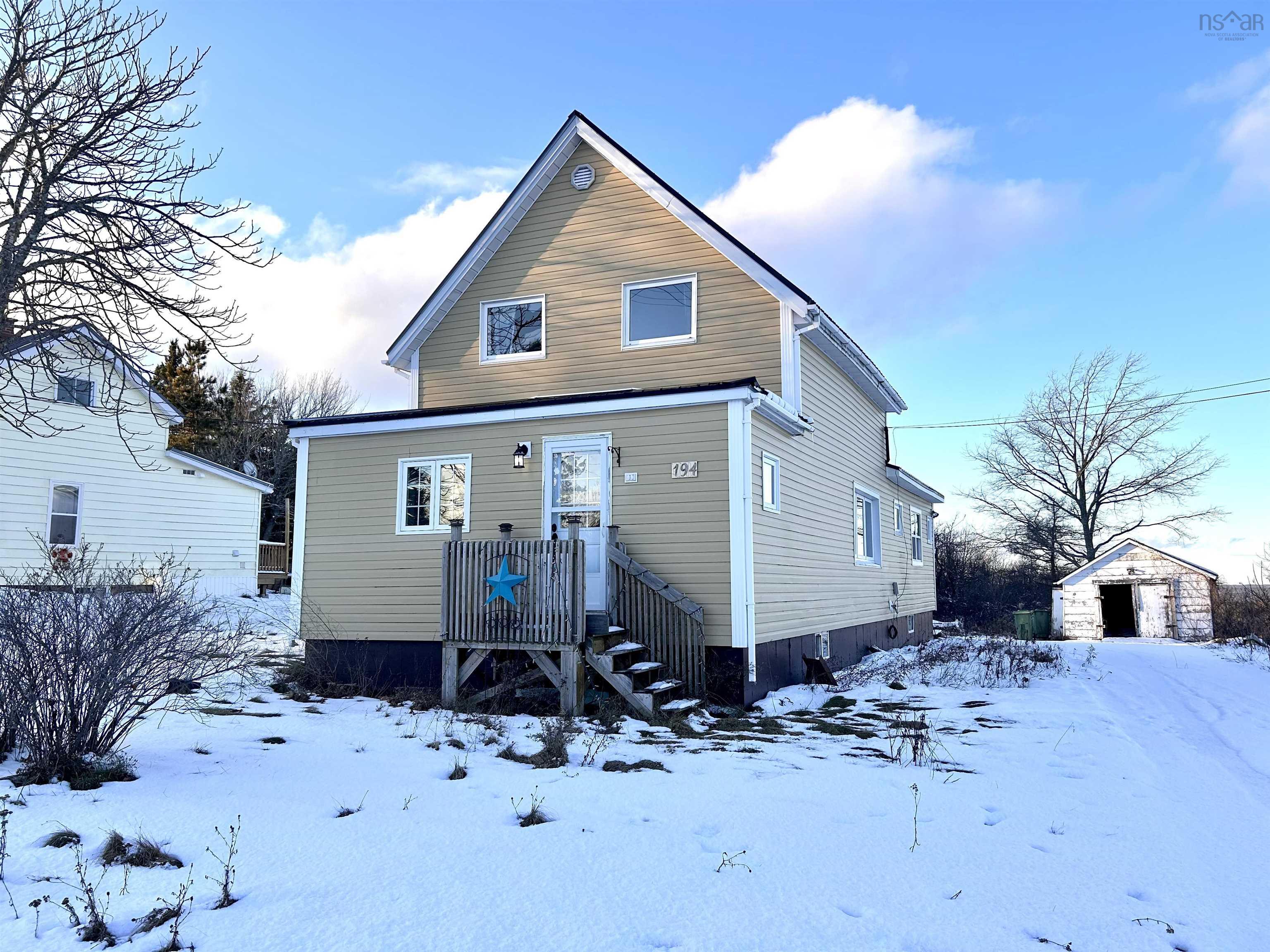 $229,900.00: 194 Main Street, Springhill
