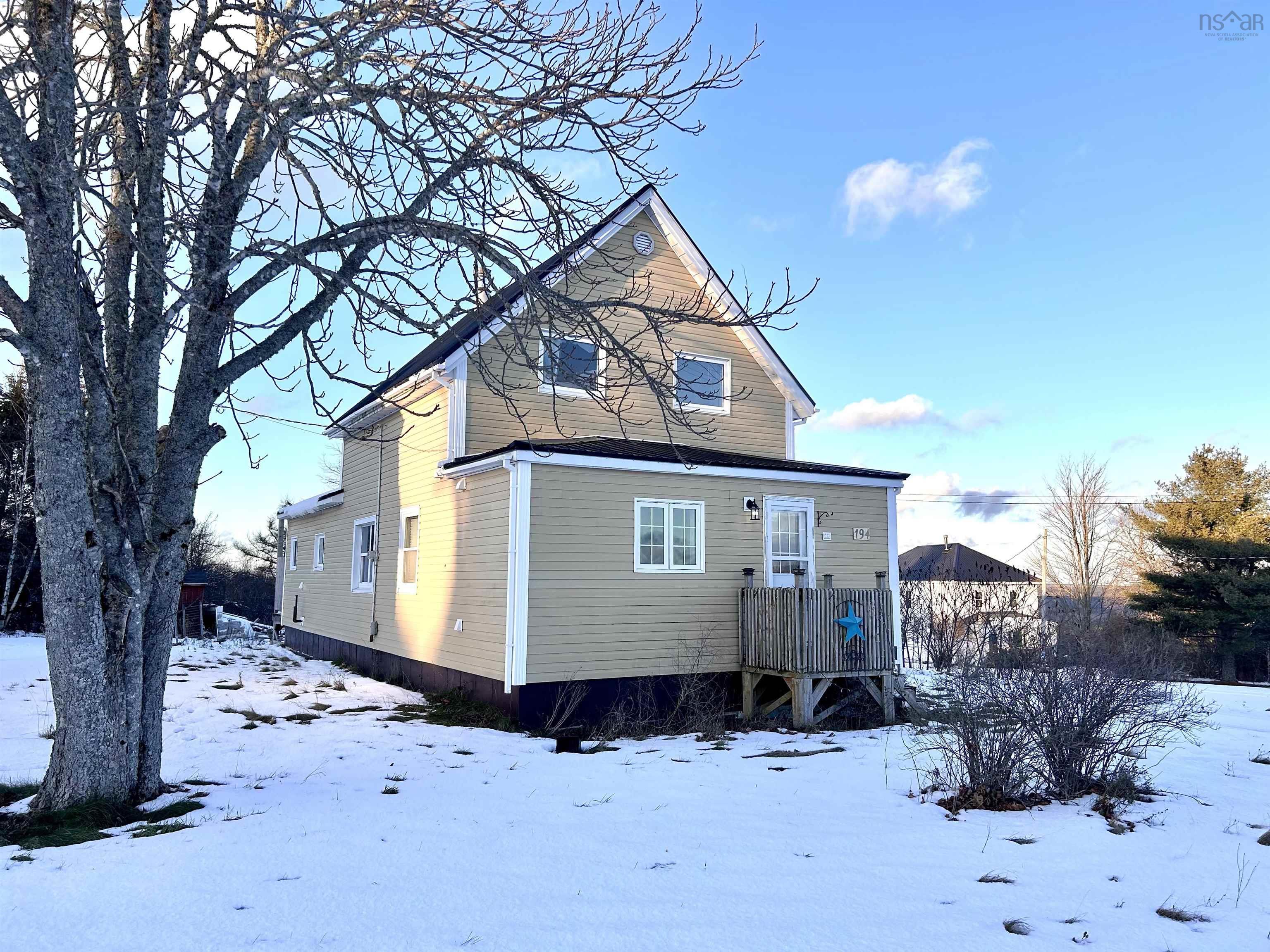 $229,900.00: 194 Main Street, Springhill