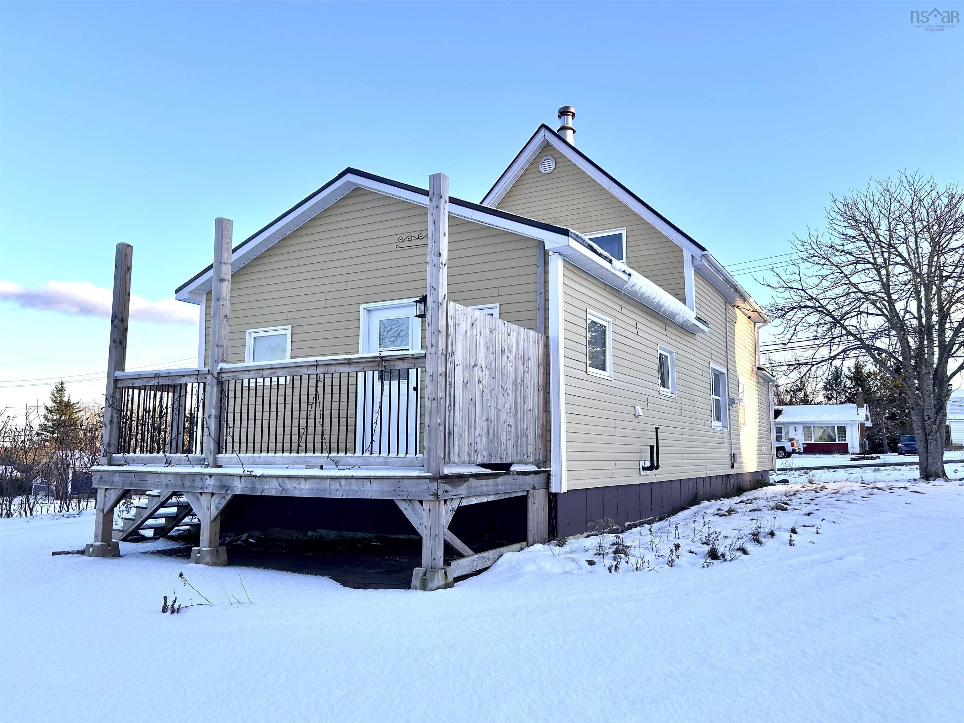 $229,900.00: 194 Main Street, Springhill