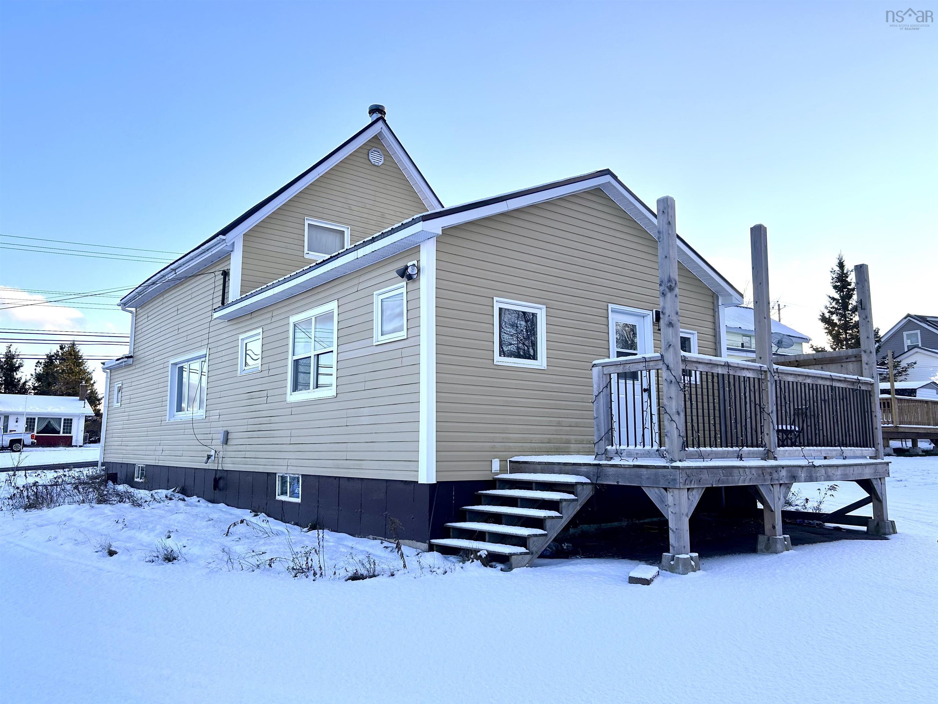 $229,900.00: 194 Main Street, Springhill