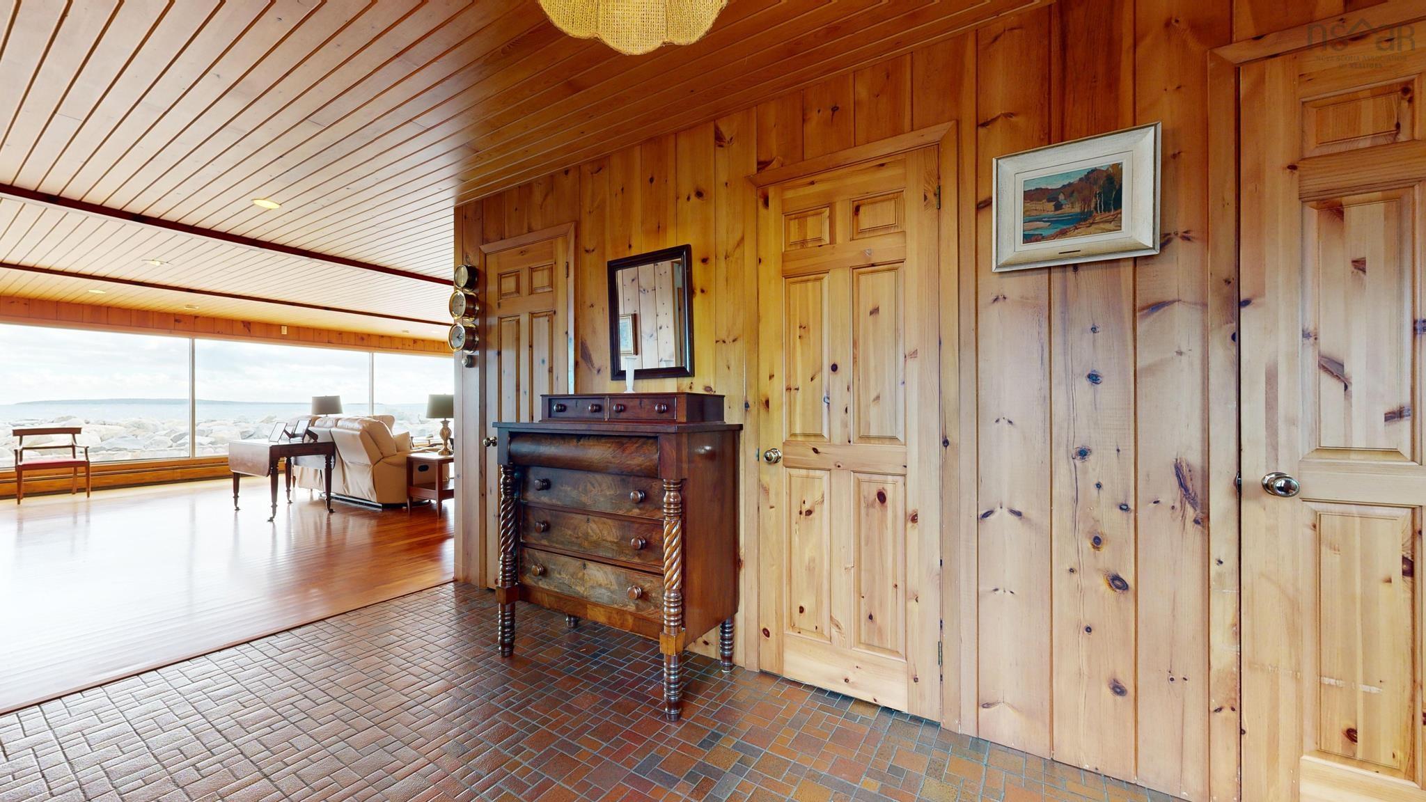 $1,050,000.00: 6969 Highway 3, Hunt