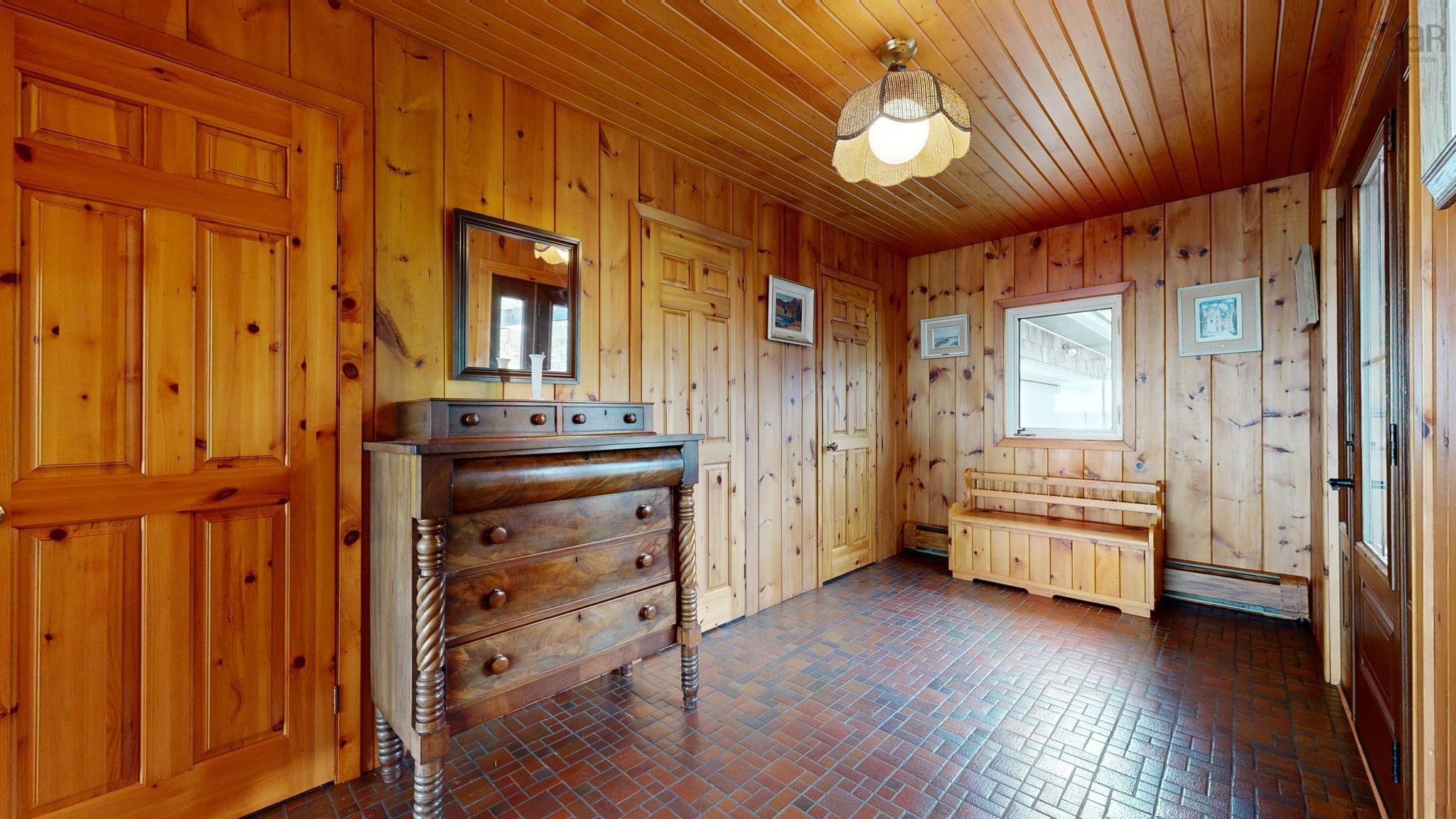 $1,050,000.00: 6969 Highway 3, Hunt