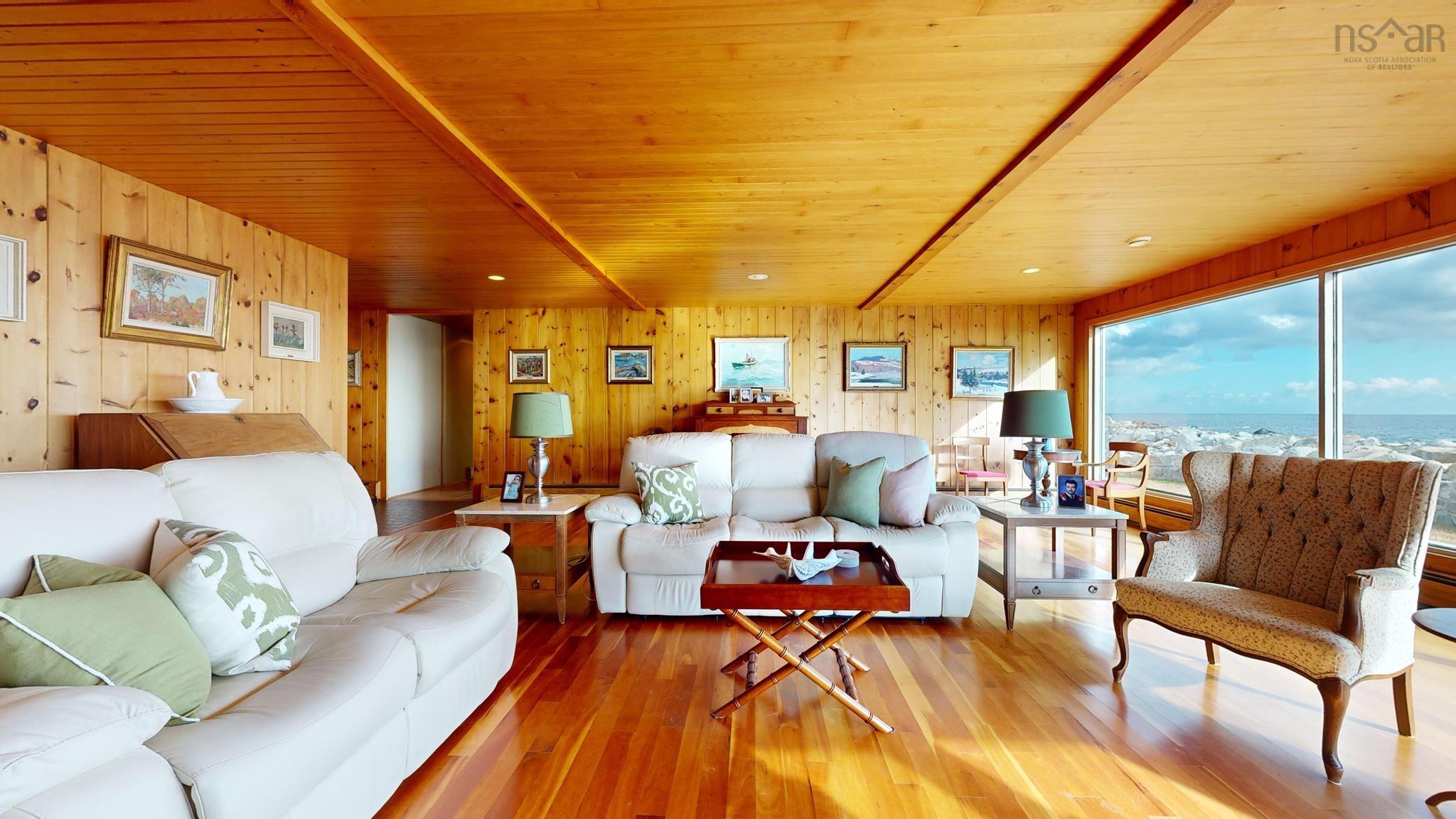$1,050,000.00: 6969 Highway 3, Hunt