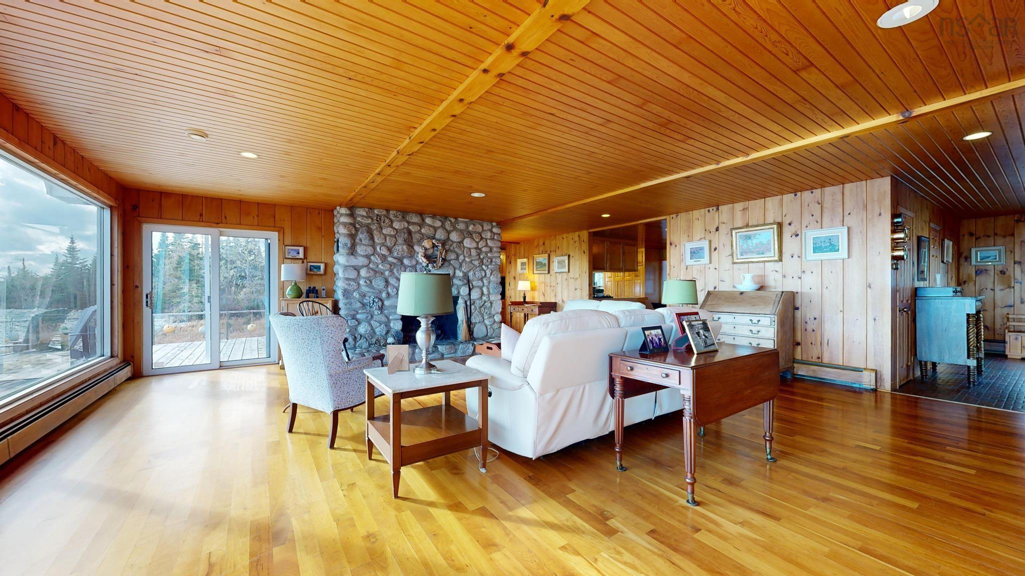 $1,050,000.00: 6969 Highway 3, Hunt