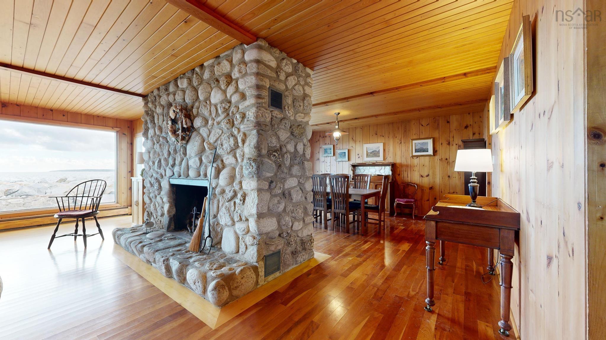 $1,050,000.00: 6969 Highway 3, Hunt