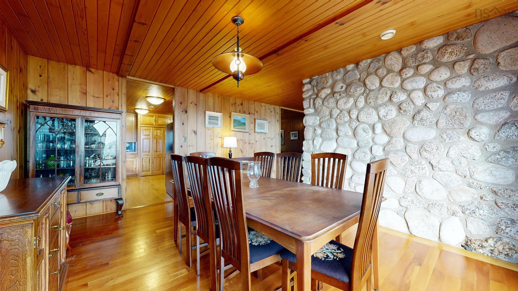 $1,050,000.00: 6969 Highway 3, Hunt