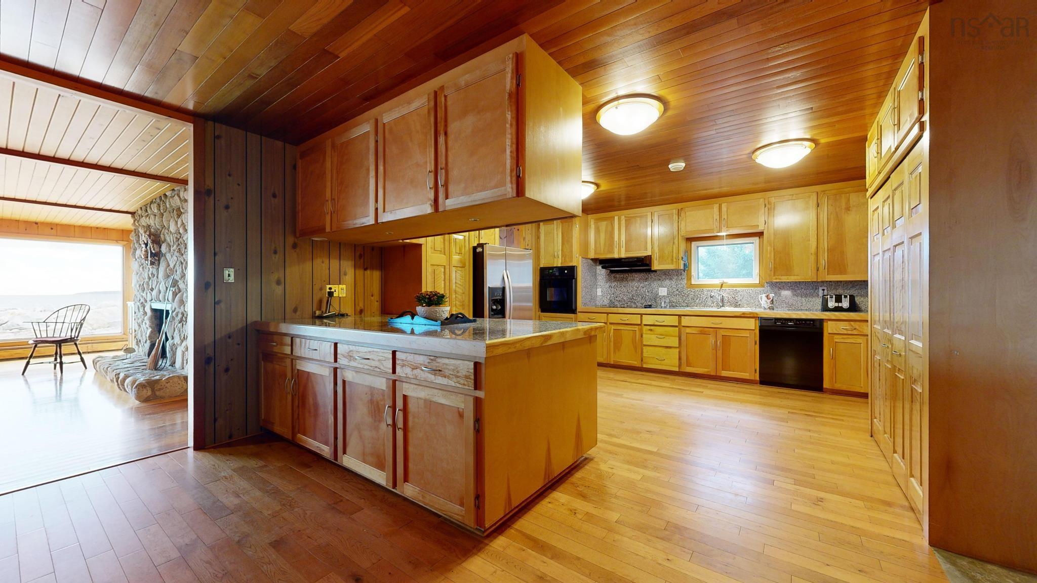 $1,050,000.00: 6969 Highway 3, Hunt