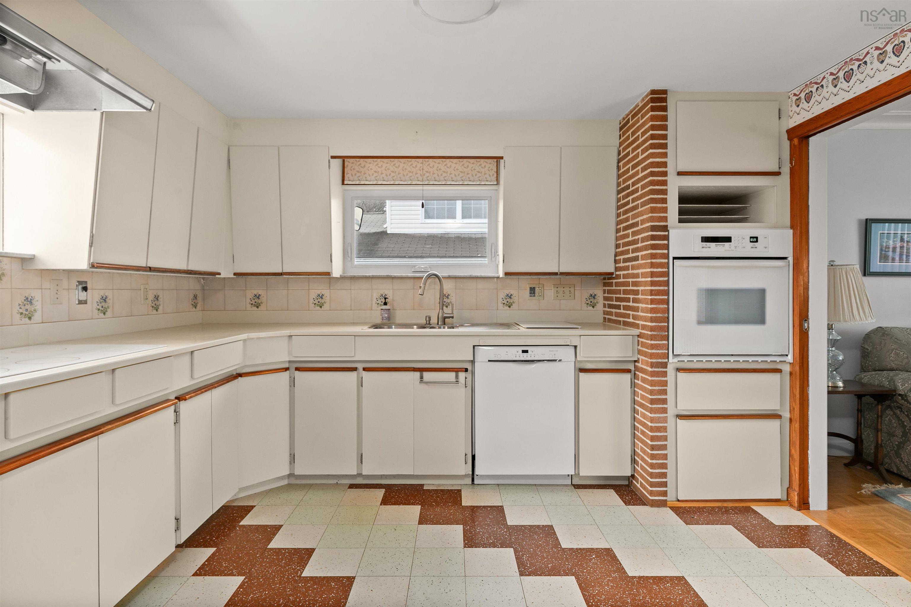 $585,000.00: 86 Sunnybrae Avenue, Halifax