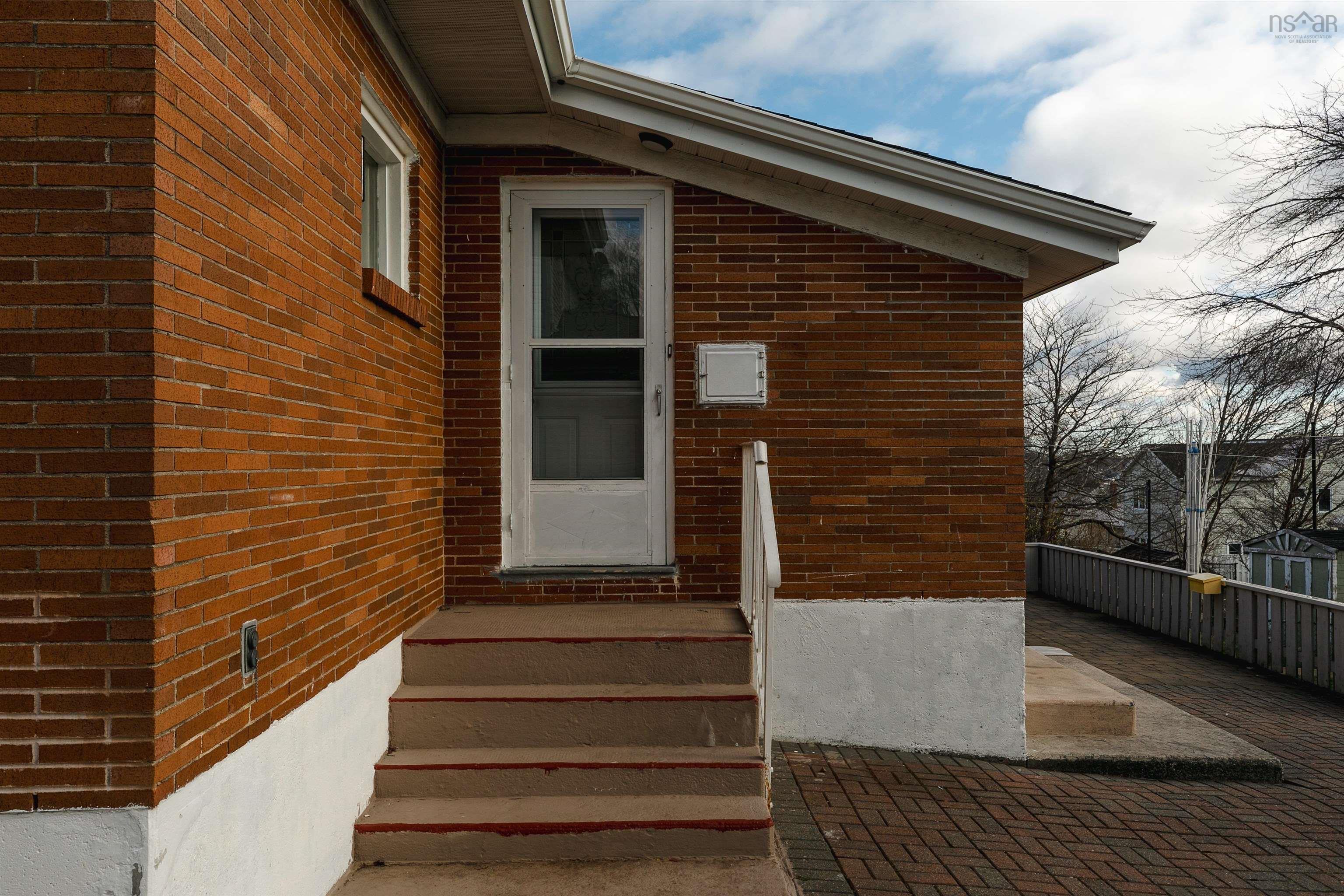 $585,000.00: 86 Sunnybrae Avenue, Halifax