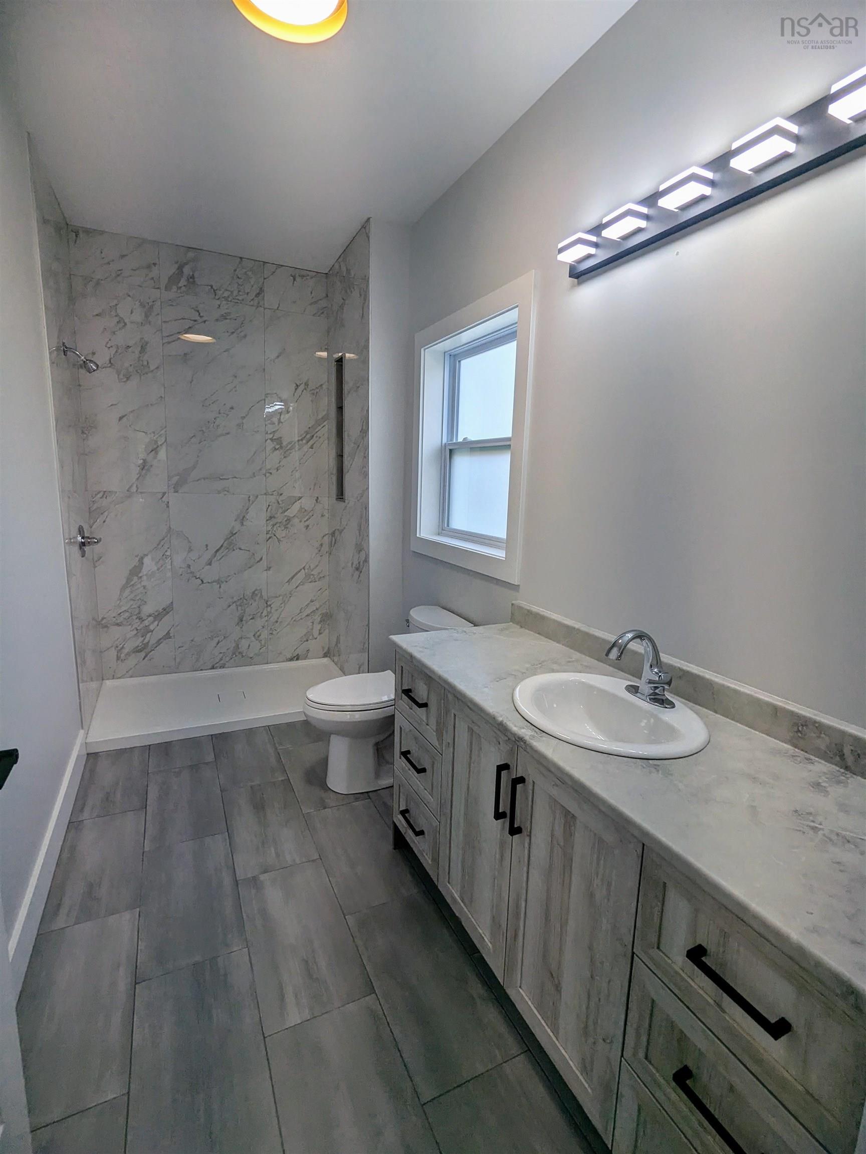 $569,900.00: 41 Shadebush Walk, Upper Sackville