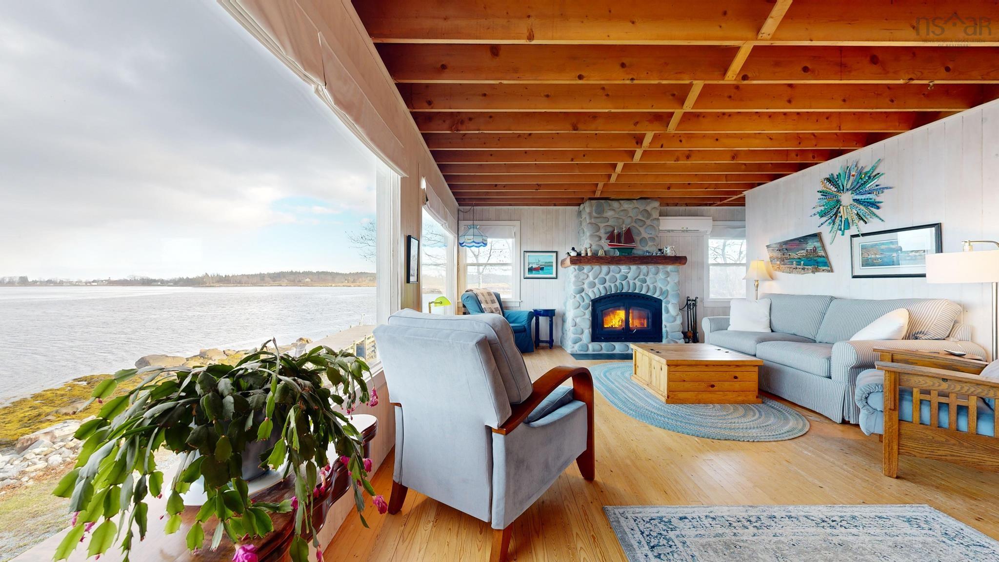 $879,000.00: 226 South West Cove Road, Port Medway