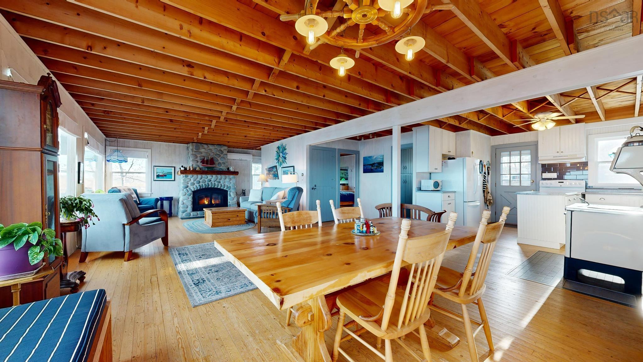 $879,000.00: 226 South West Cove Road, Port Medway