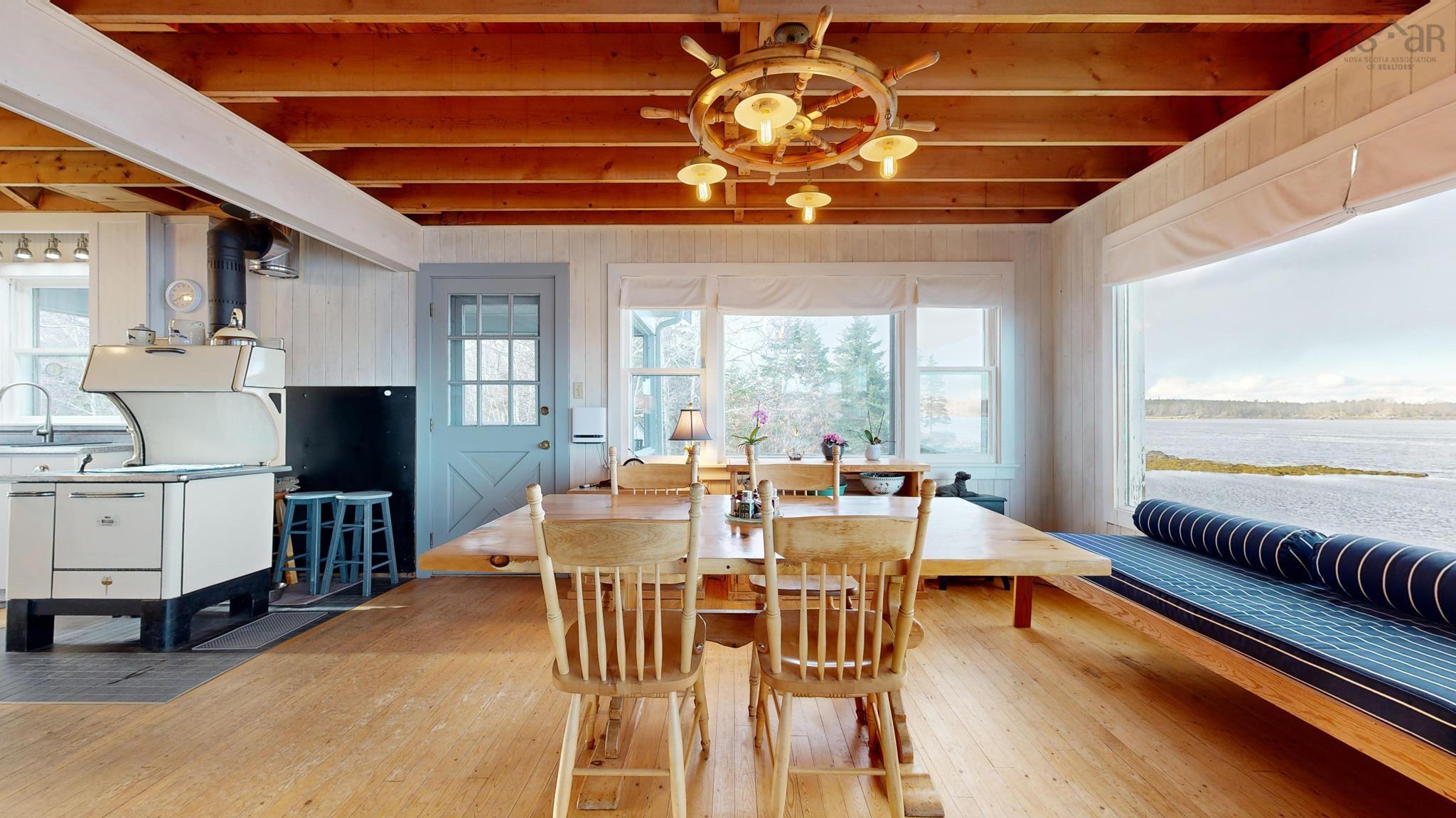 $879,000.00: 226 South West Cove Road, Port Medway