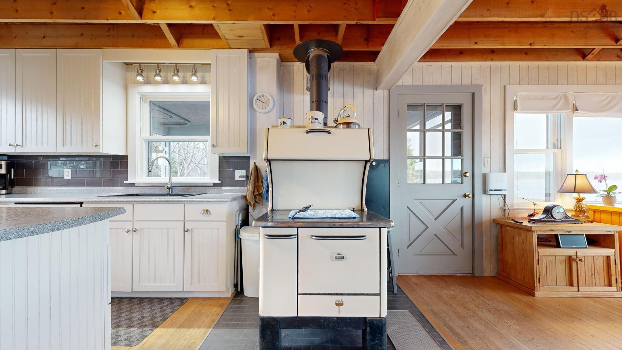 $879,000.00: 226 South West Cove Road, Port Medway