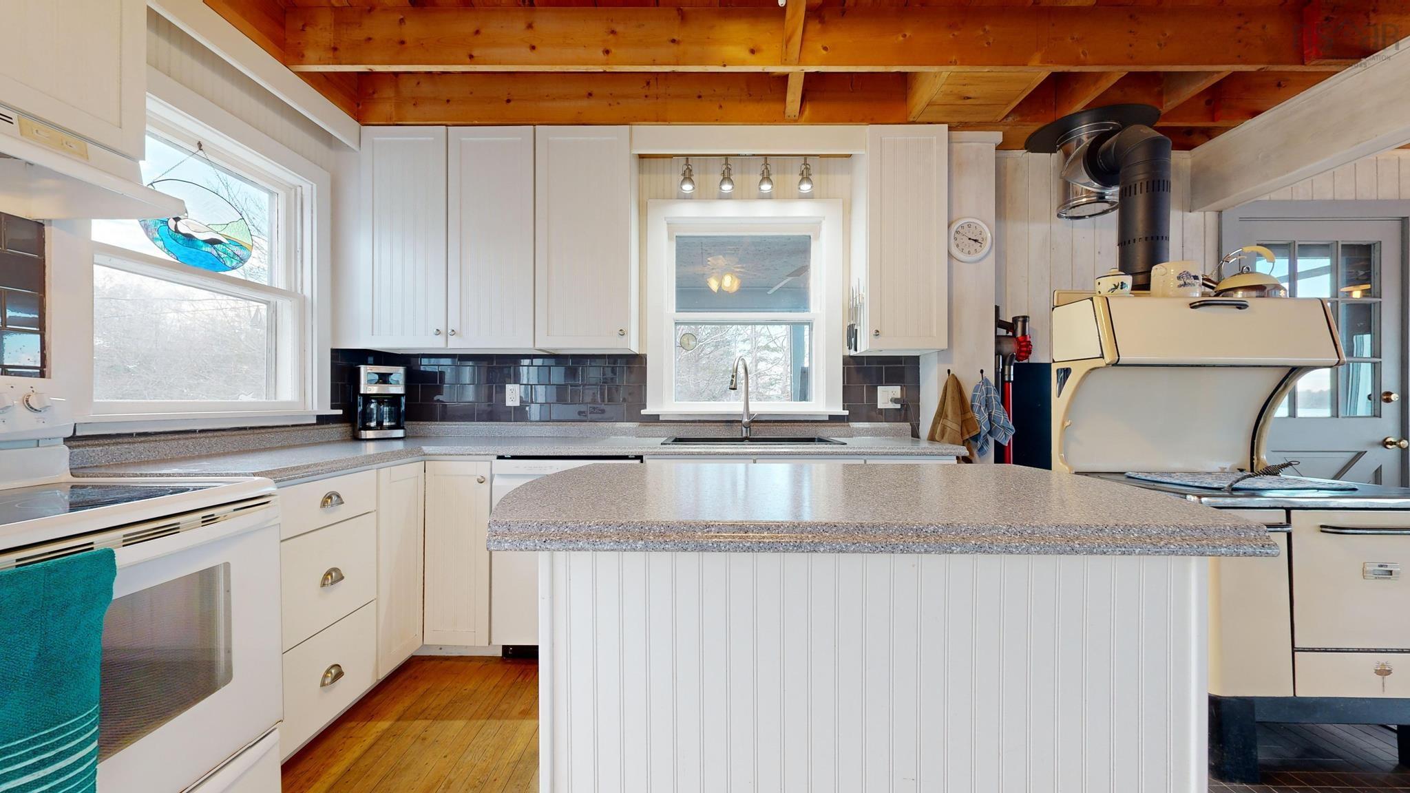 $879,000.00: 226 South West Cove Road, Port Medway