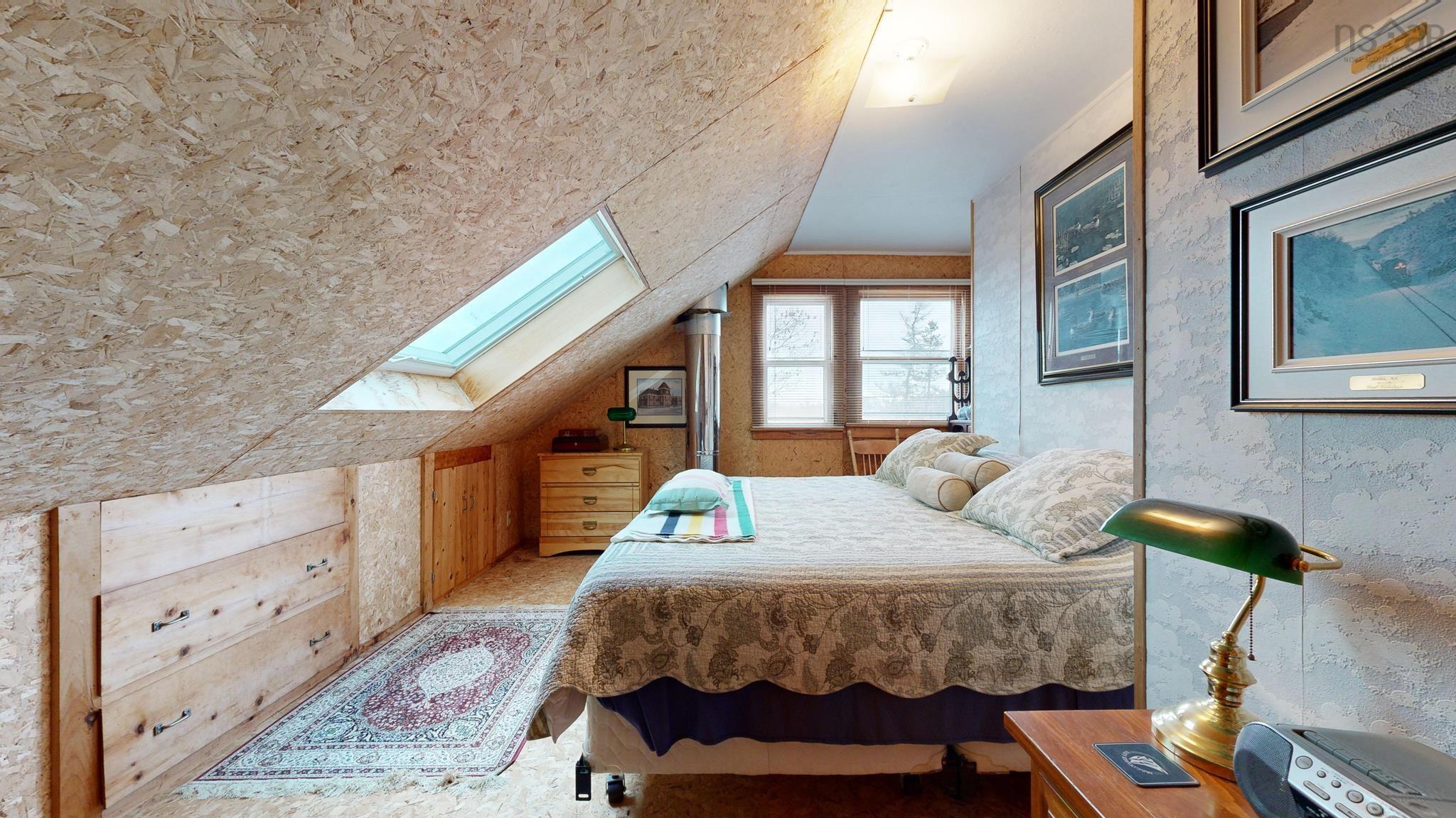 $879,000.00: 226 South West Cove Road, Port Medway