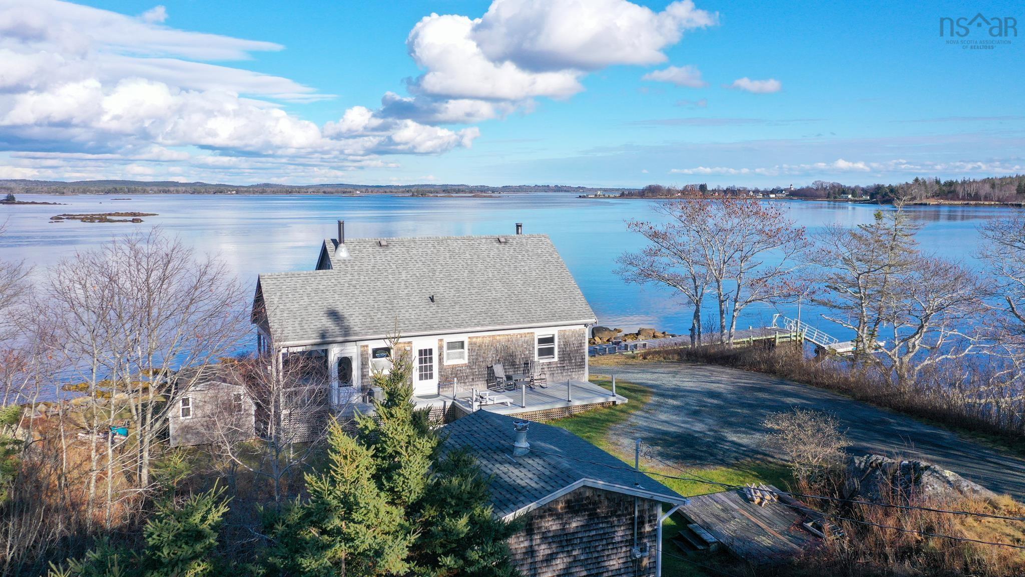 $879,000.00: 226 South West Cove Road, Port Medway