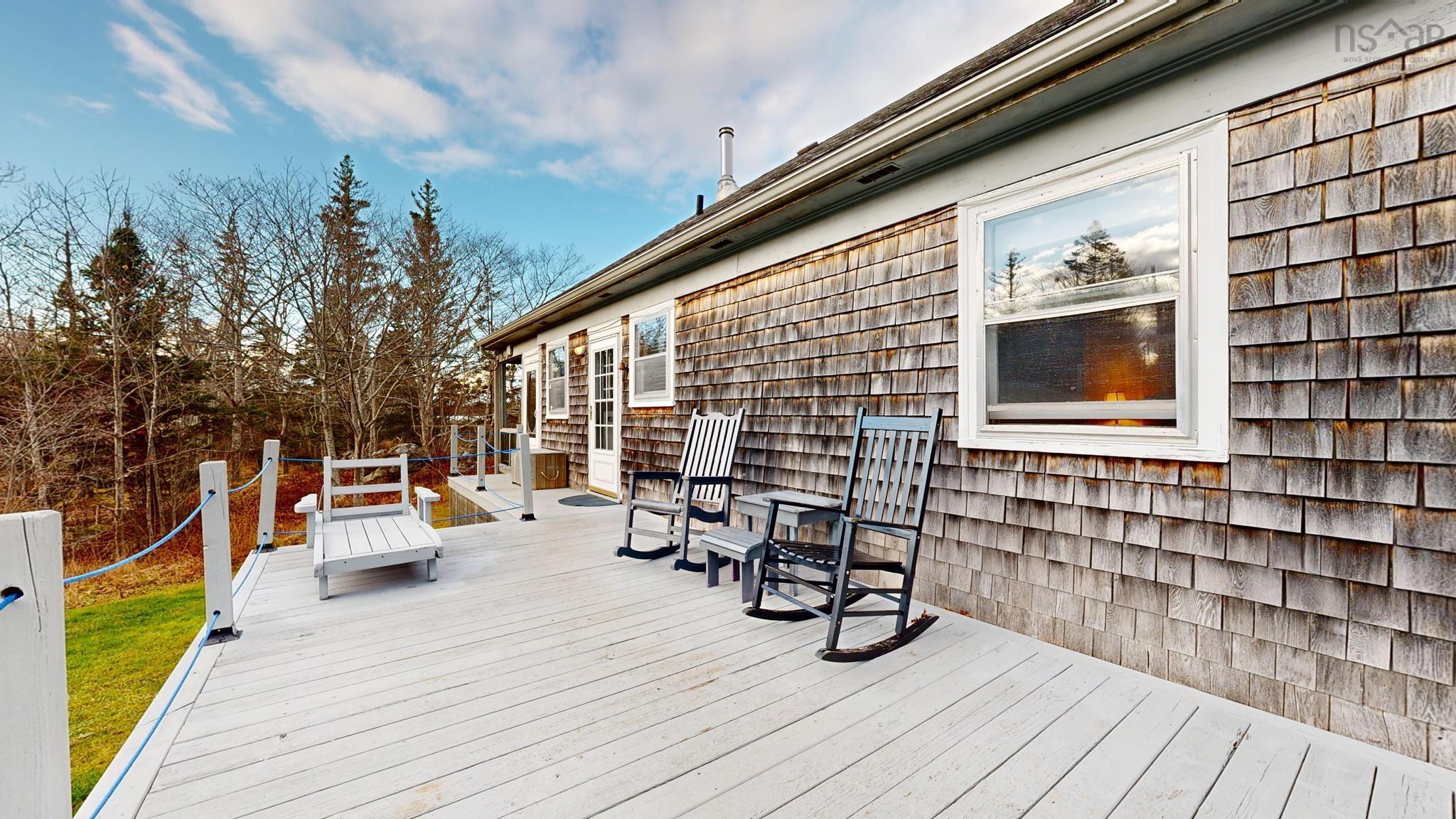 $879,000.00: 226 South West Cove Road, Port Medway