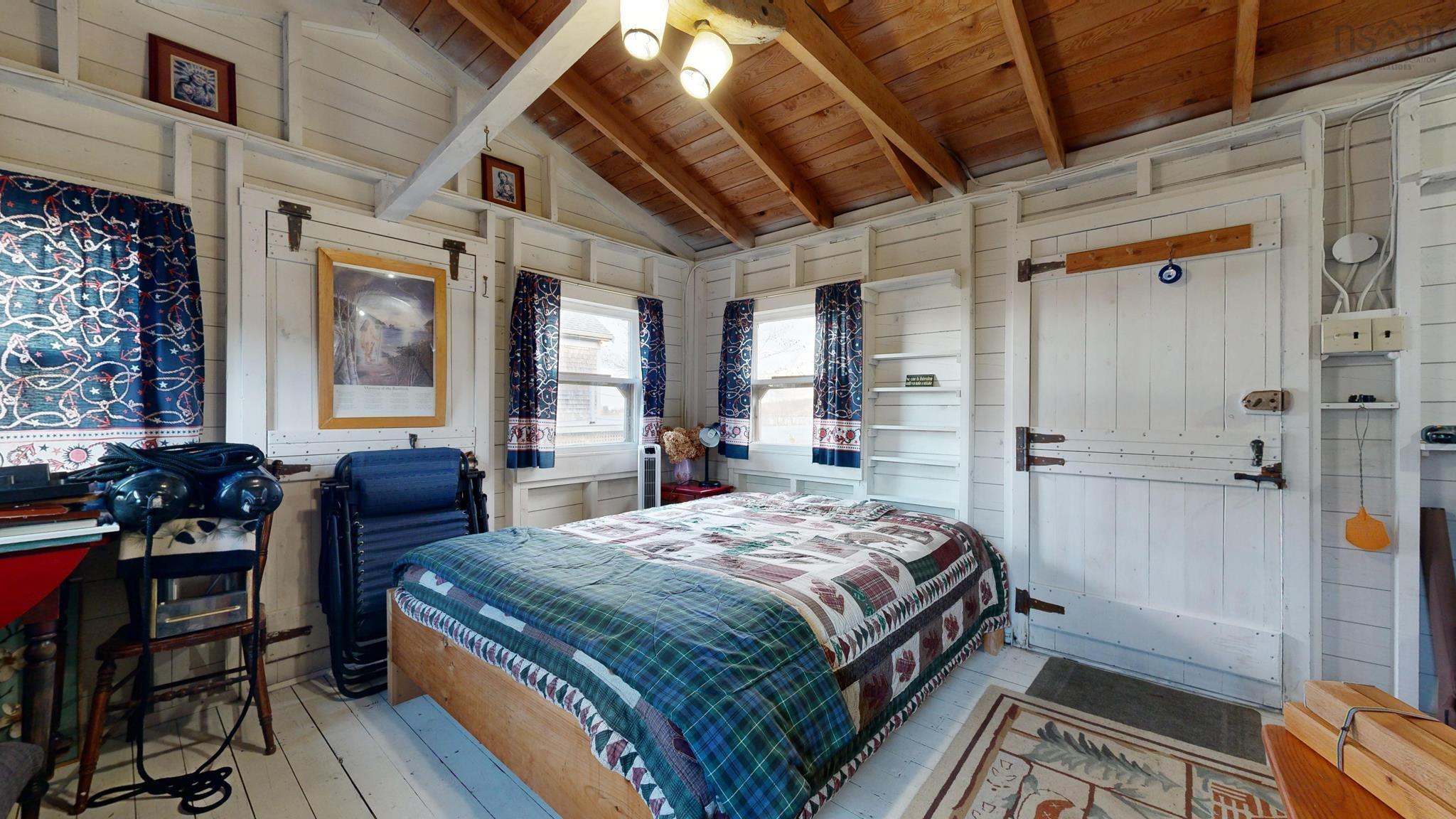 $879,000.00: 226 South West Cove Road, Port Medway