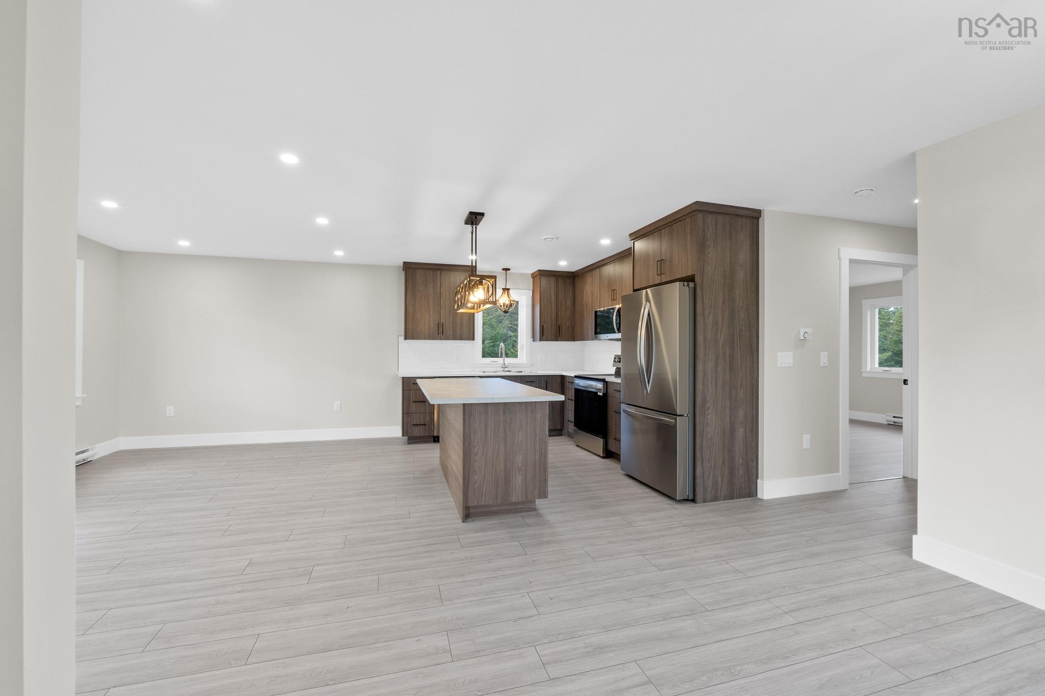 $584,900.00: 109 Tara Drive, Whites Lake