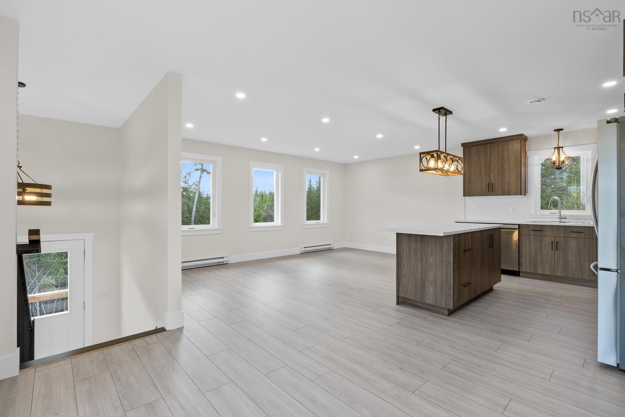 $584,900.00: 109 Tara Drive, Whites Lake