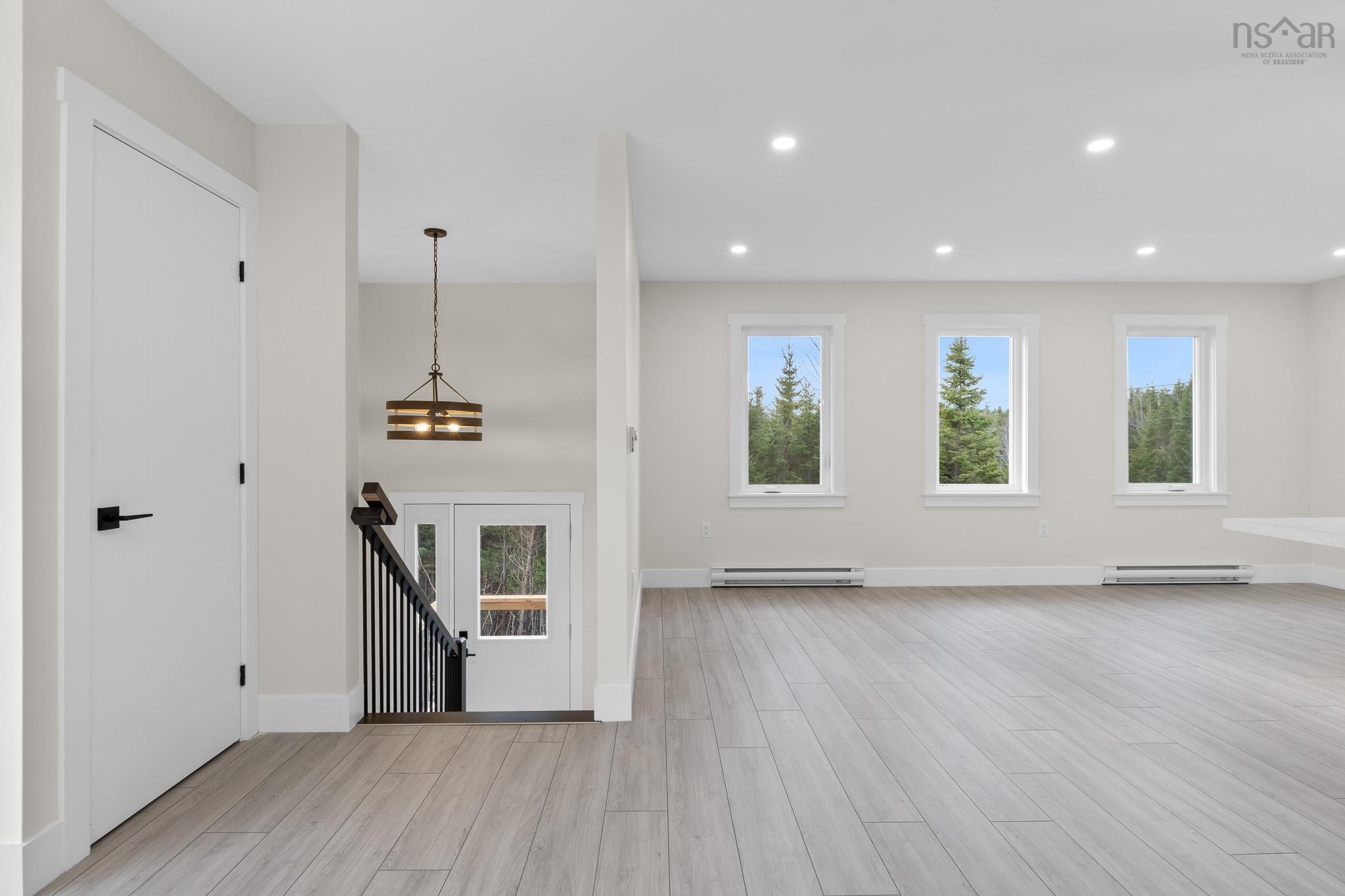 $584,900.00: 109 Tara Drive, Whites Lake