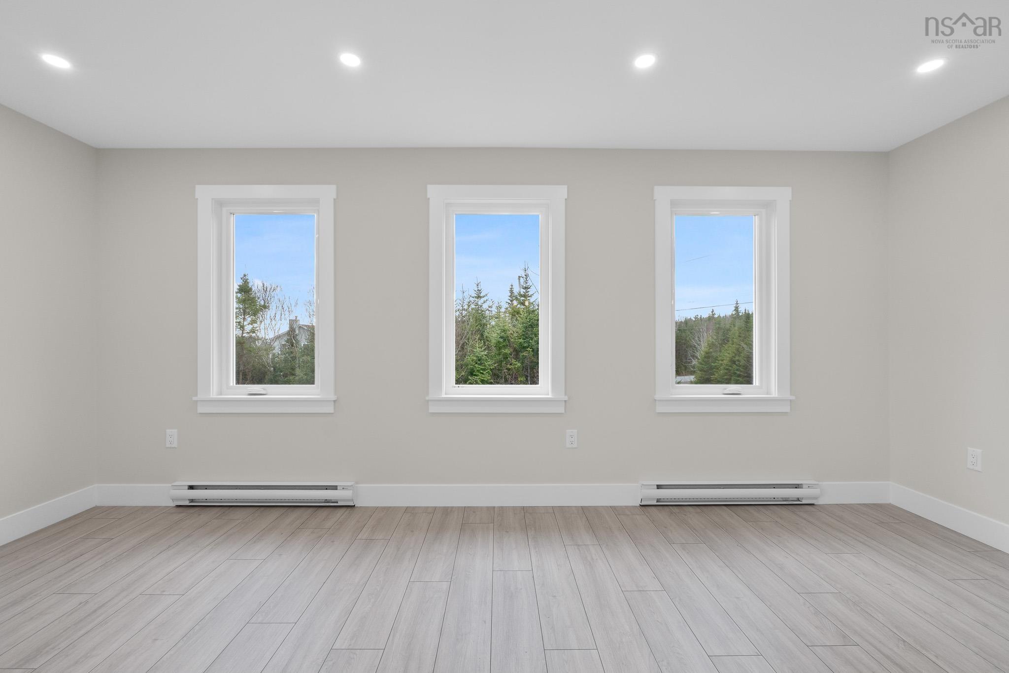 $584,900.00: 109 Tara Drive, Whites Lake