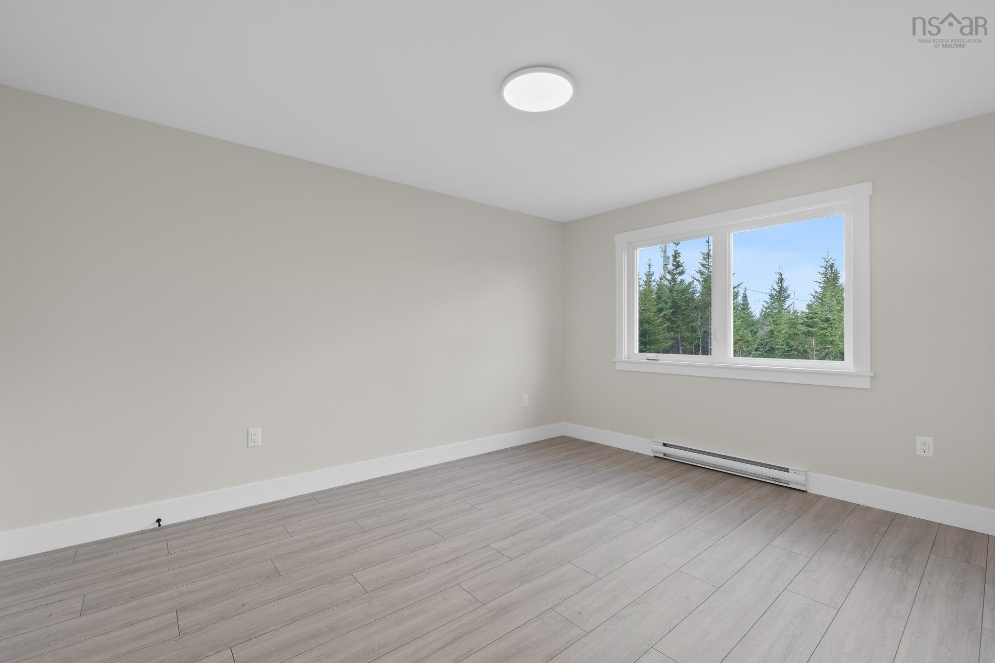 $584,900.00: 109 Tara Drive, Whites Lake