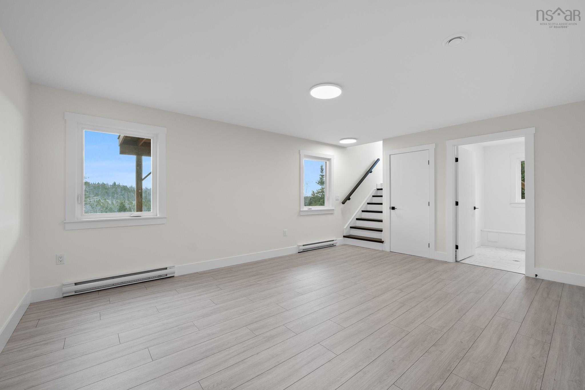 $584,900.00: 109 Tara Drive, Whites Lake