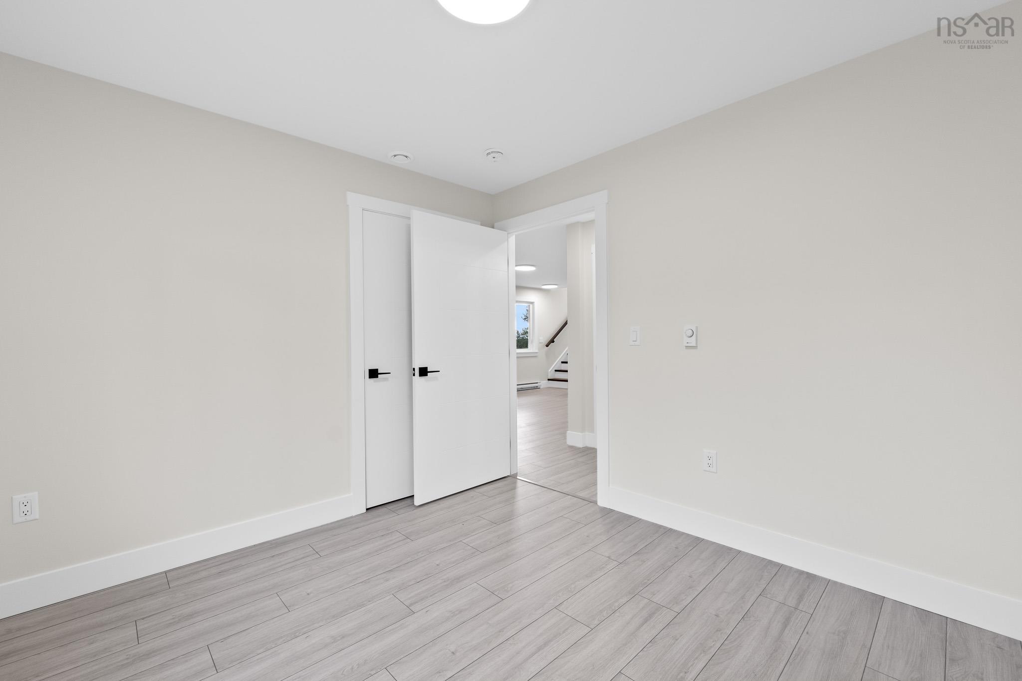 $584,900.00: 109 Tara Drive, Whites Lake