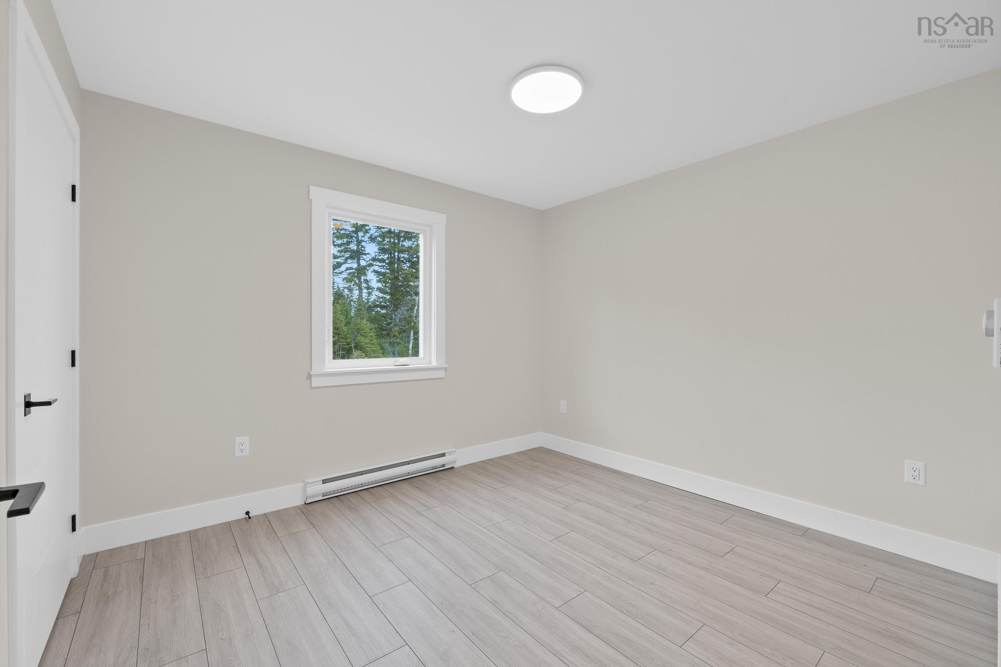 $584,900.00: 109 Tara Drive, Whites Lake