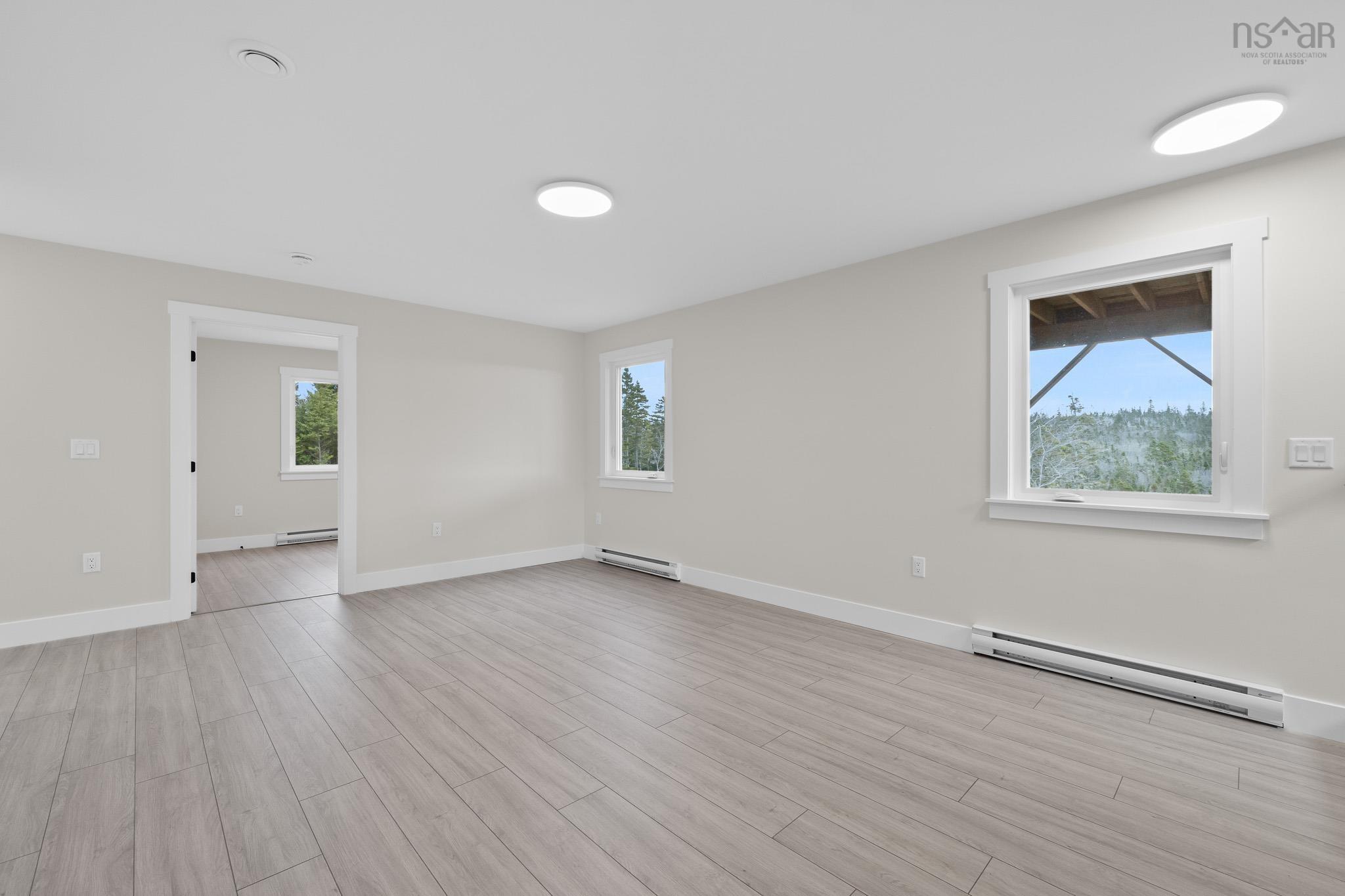 $584,900.00: 109 Tara Drive, Whites Lake