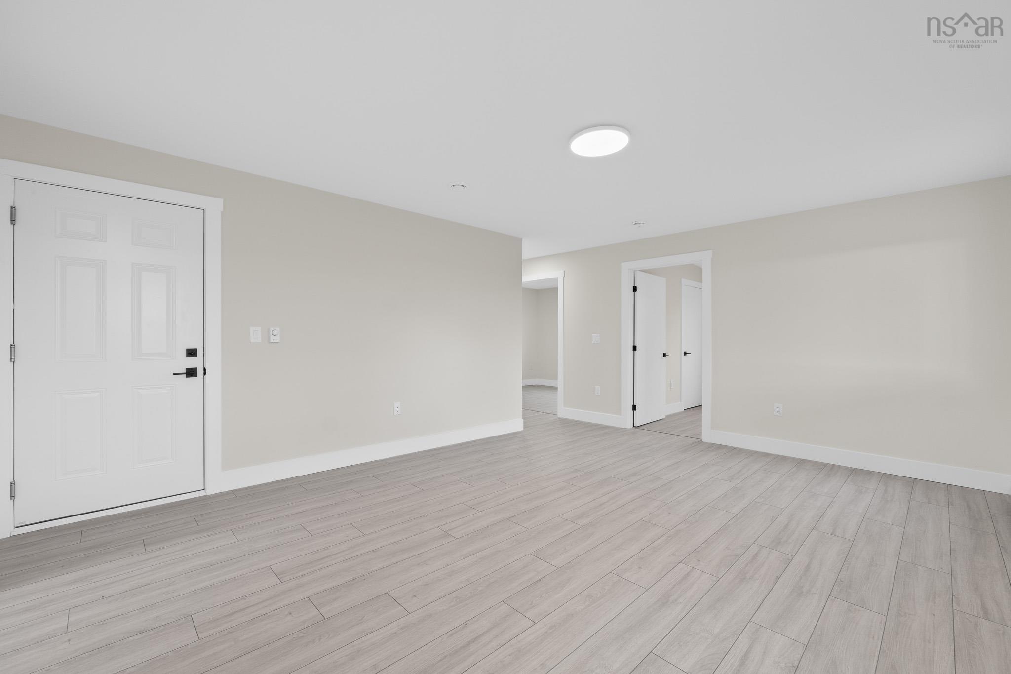 $584,900.00: 109 Tara Drive, Whites Lake
