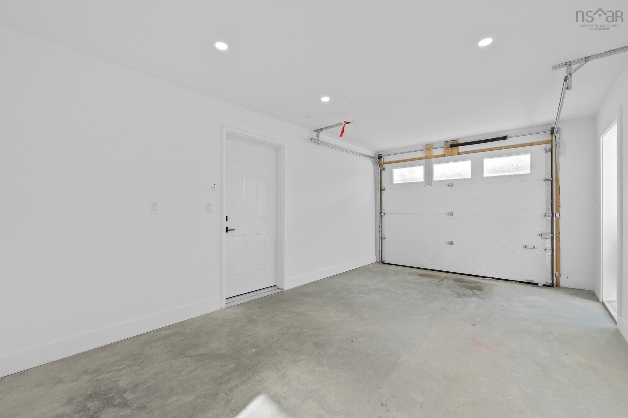 $584,900.00: 109 Tara Drive, Whites Lake