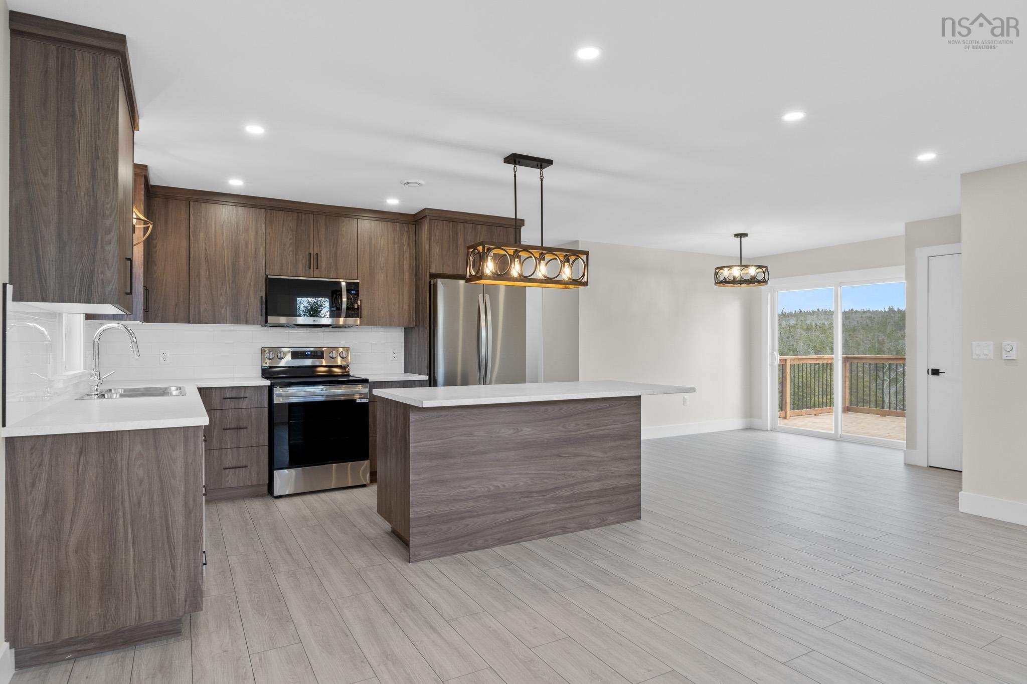 $584,900.00: 109 Tara Drive, Whites Lake