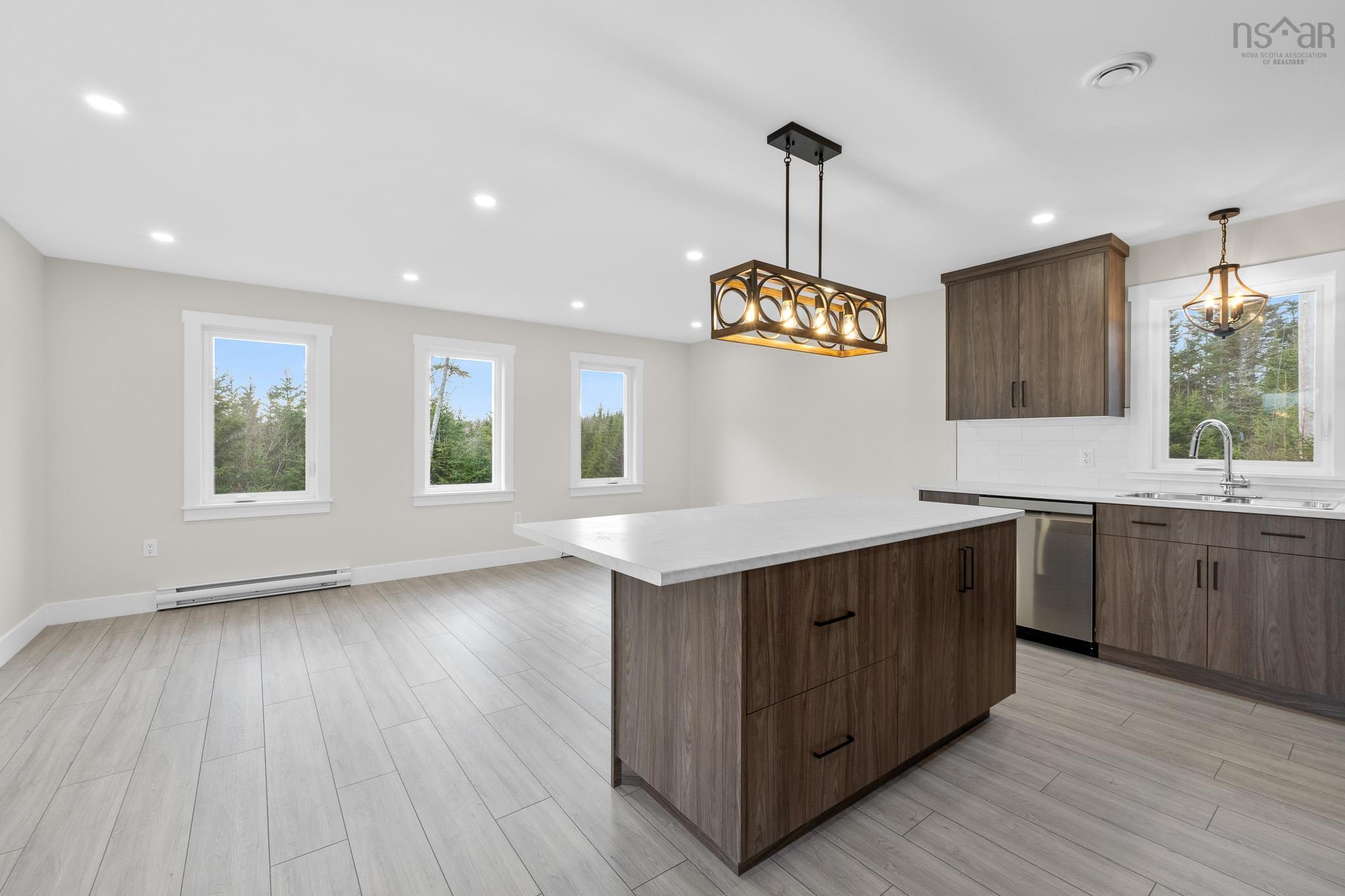$584,900.00: 109 Tara Drive, Whites Lake