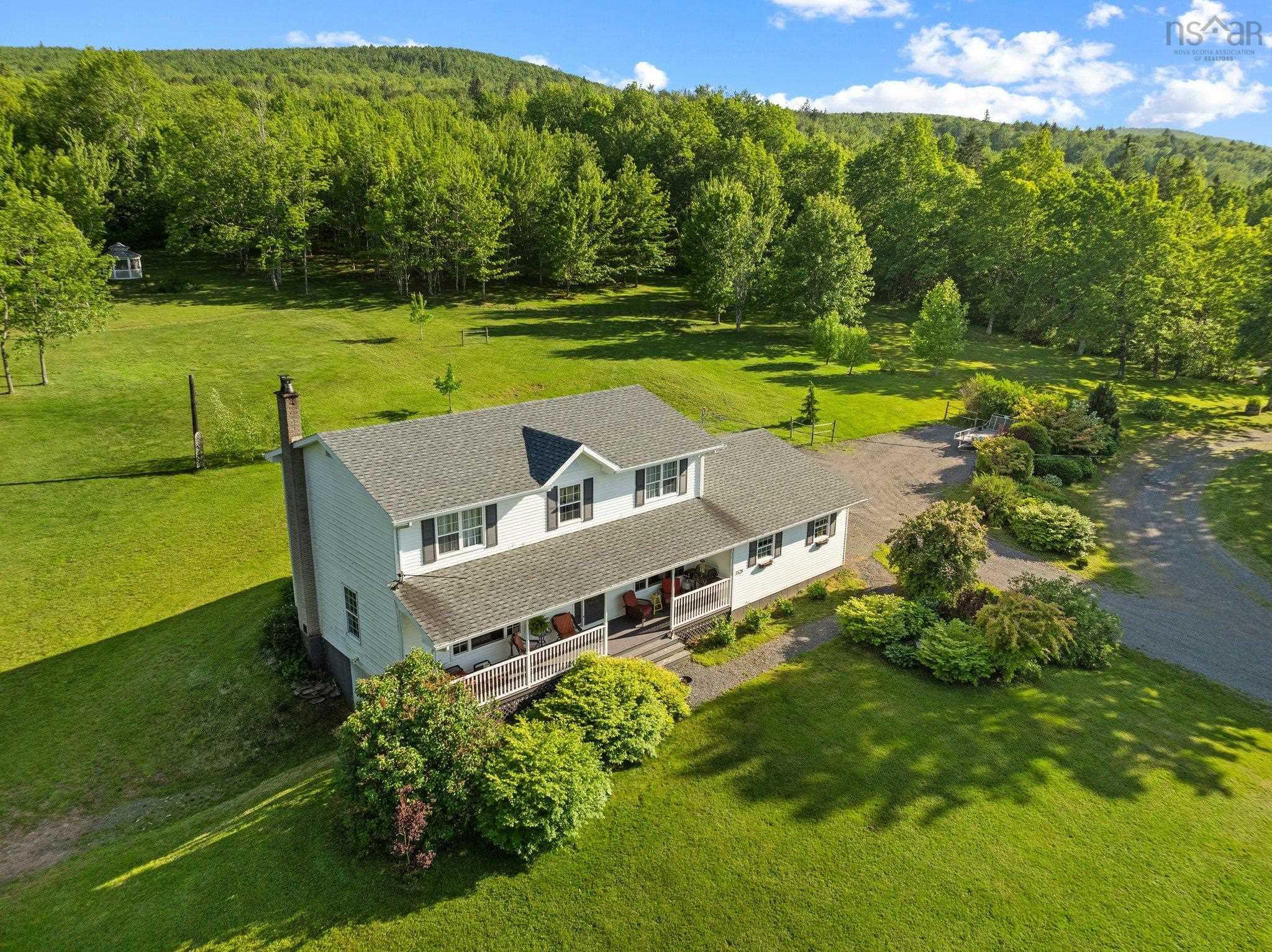 $549,900.00: 1528 Highway 246, Wentworth