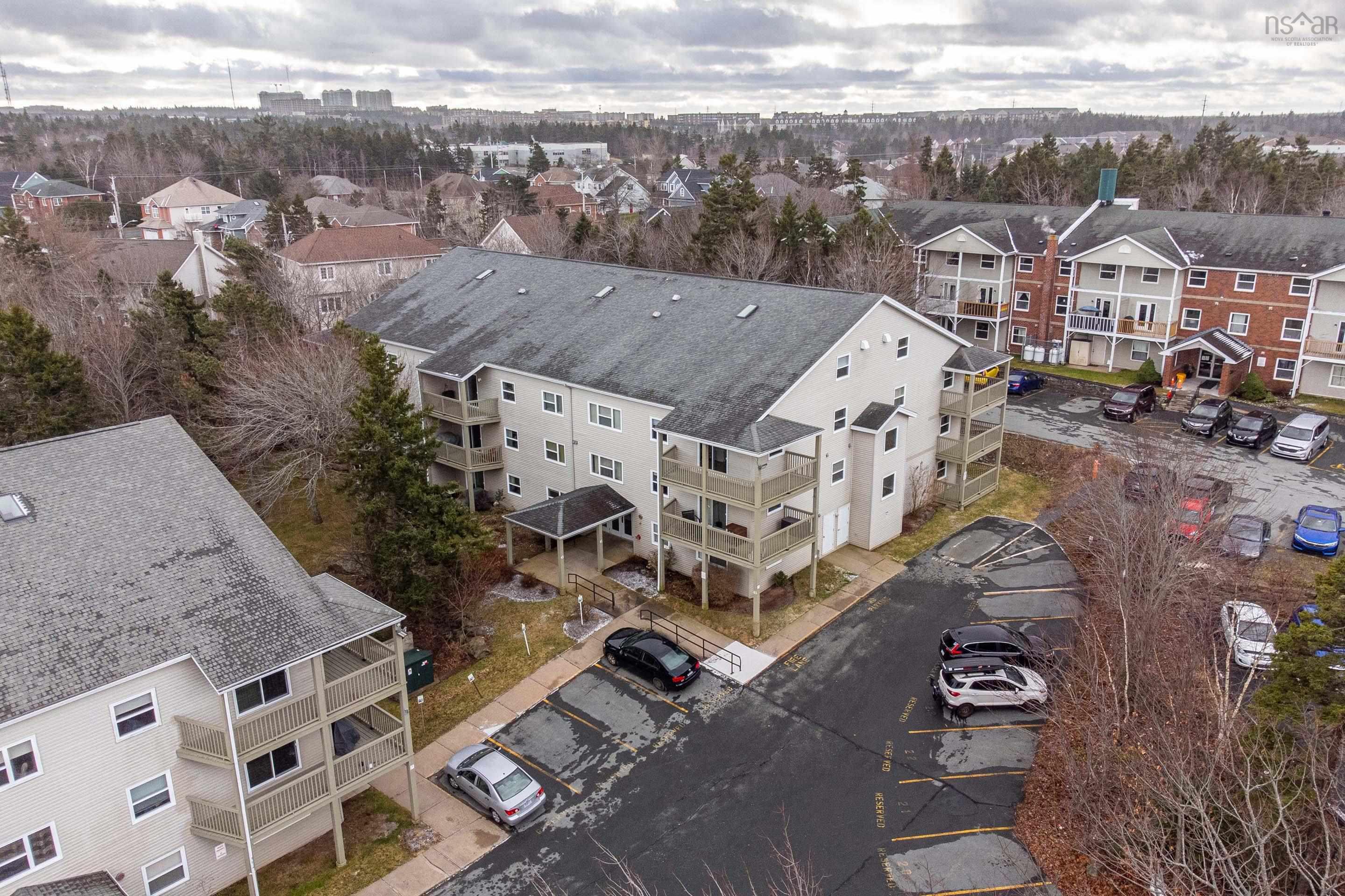 $329,900.00: 101 45 Chelton Woods Lane, Clayton Park