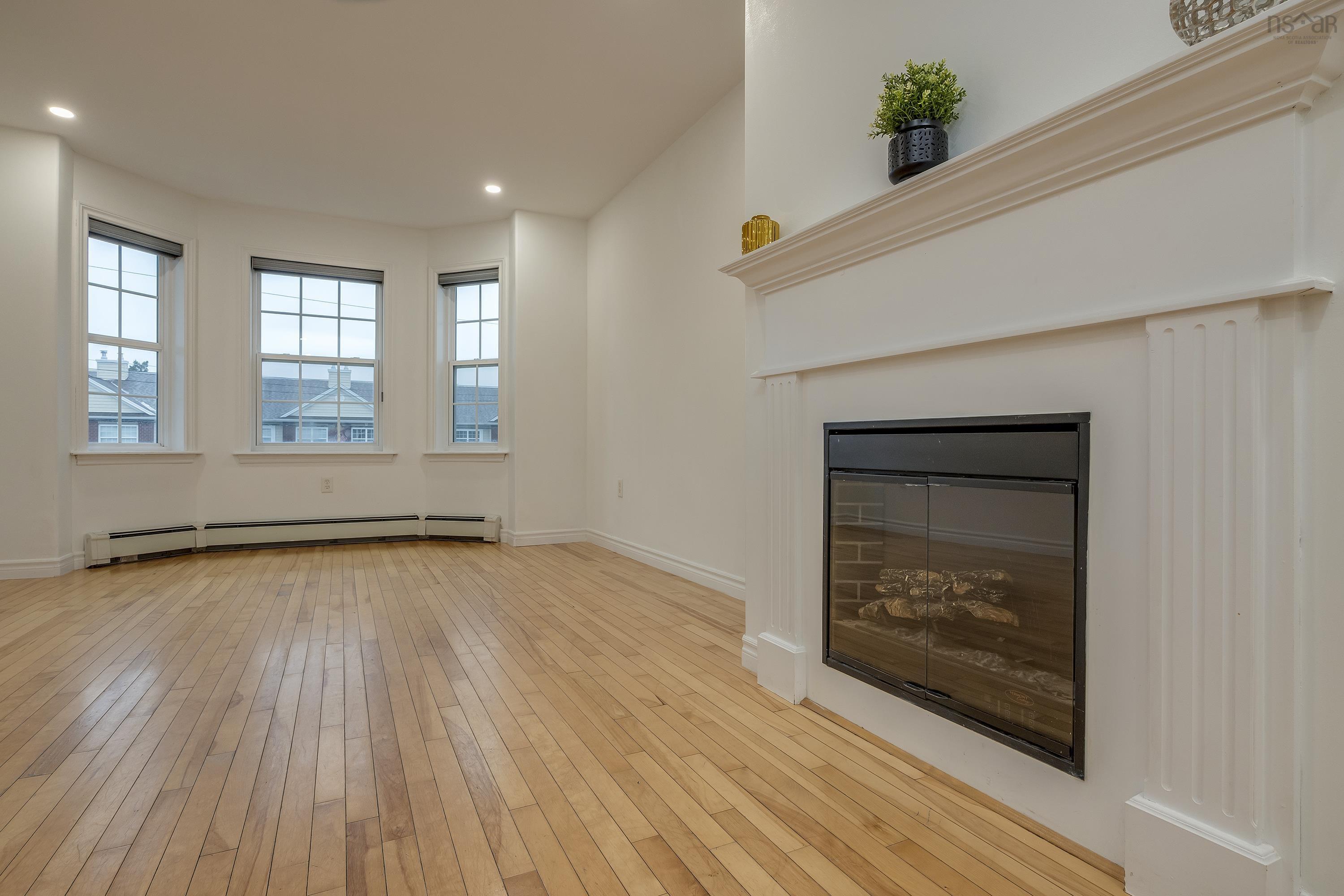 $509,900.00: 54 Surrey Way, Dartmouth