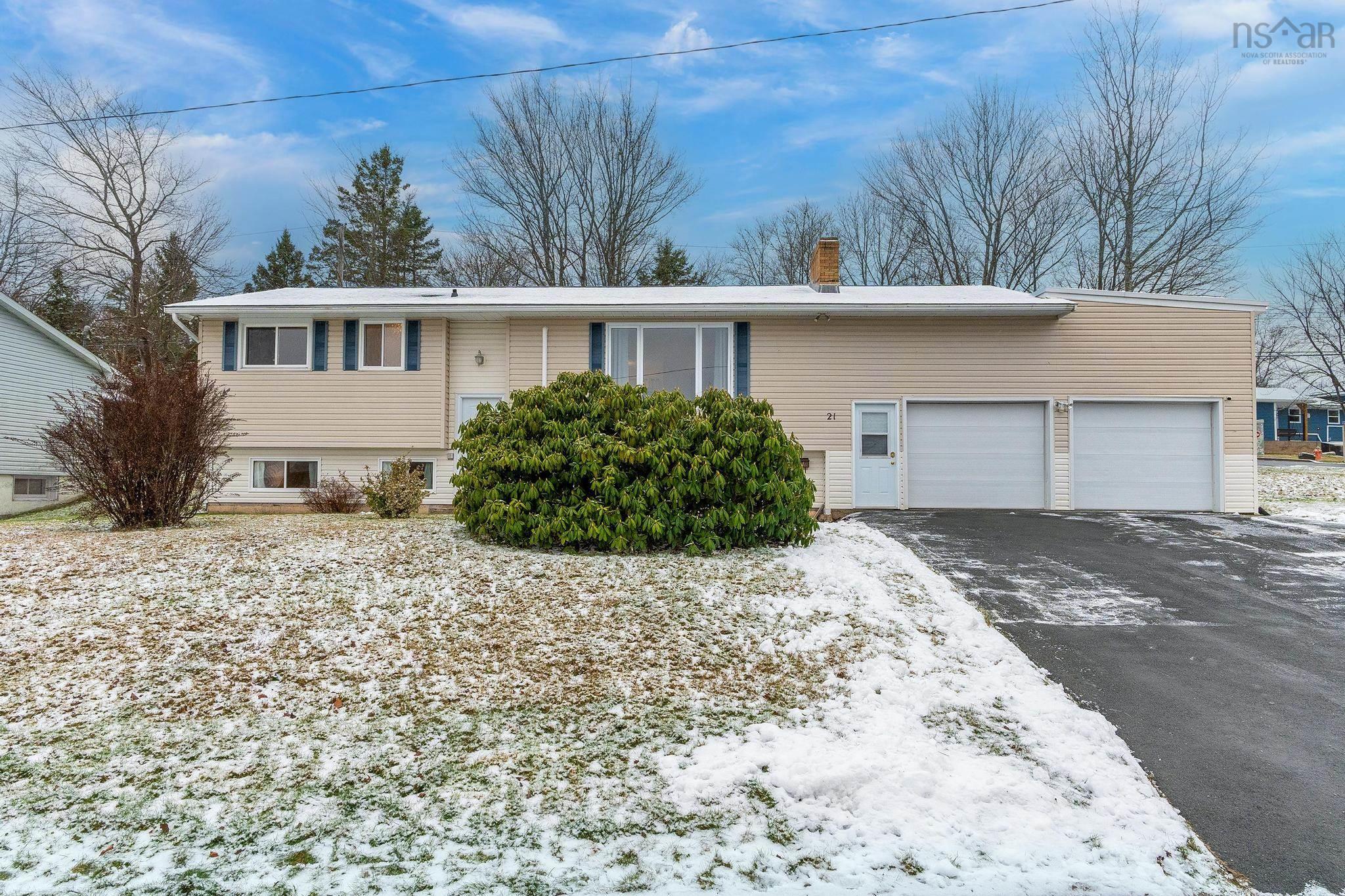 $524,900.00: 21 Tamarack Circle, Lower Sackville
