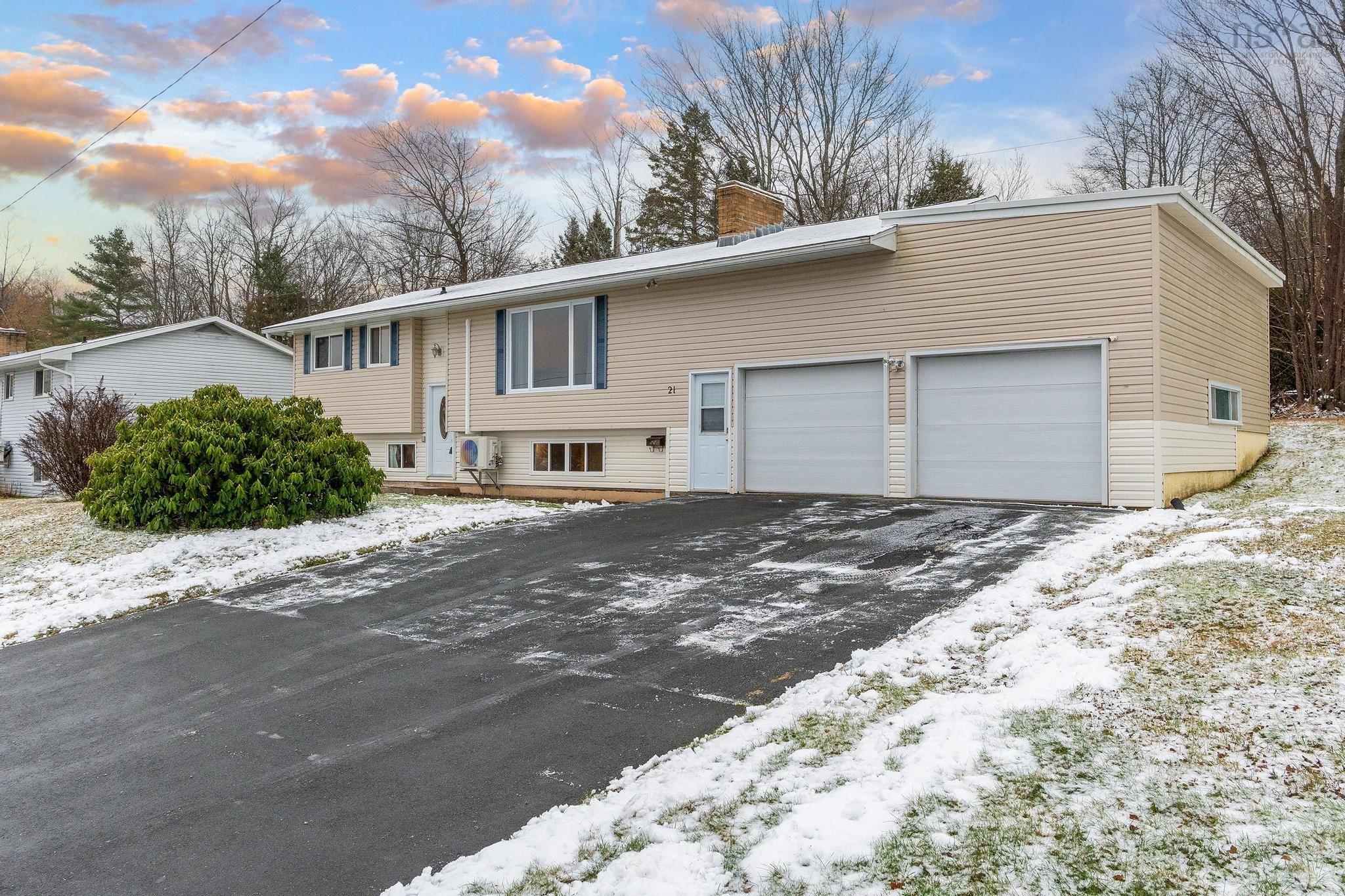 $524,900.00: 21 Tamarack Circle, Lower Sackville