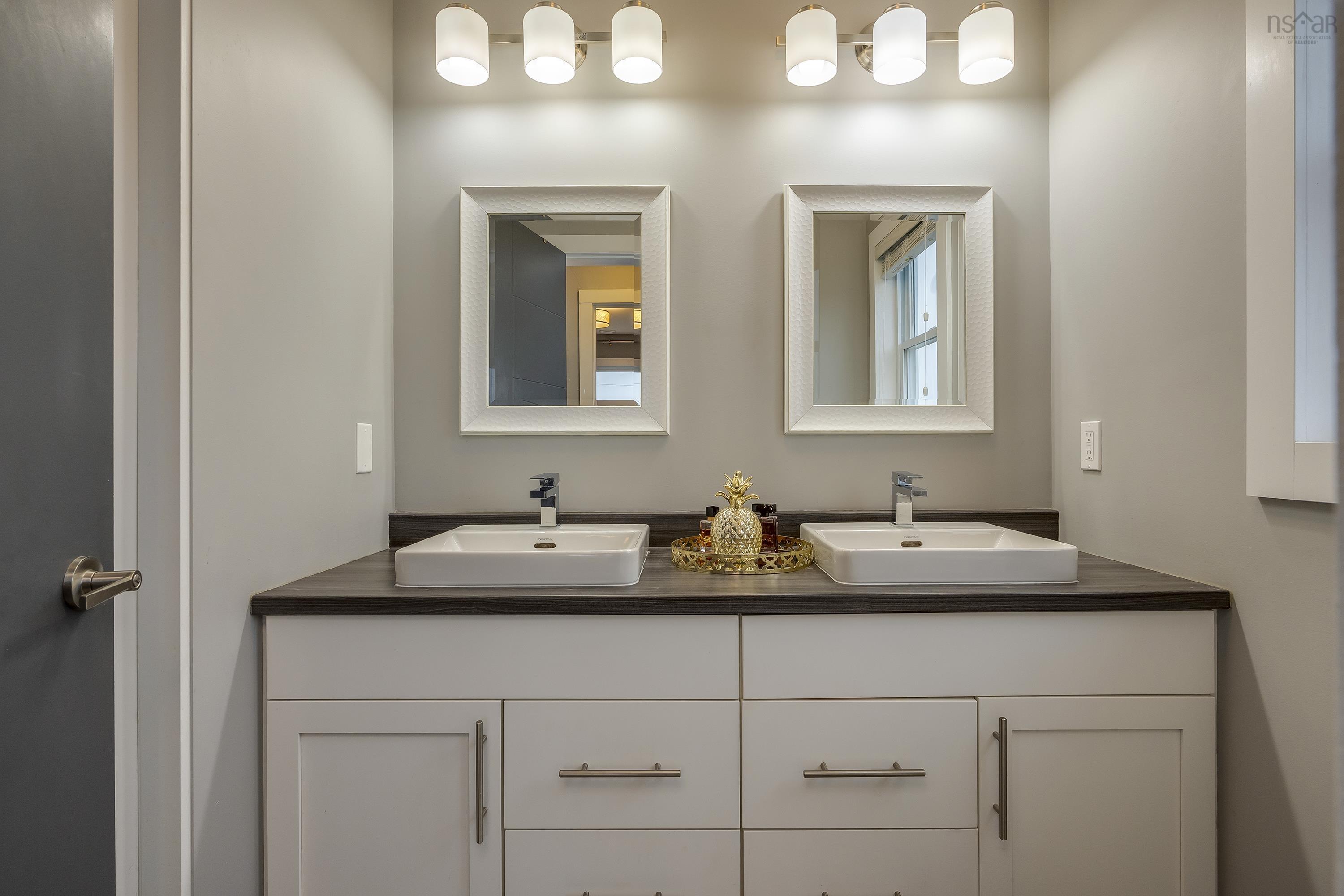 $569,900.00: 3 Onyx Crescent, Halifax
